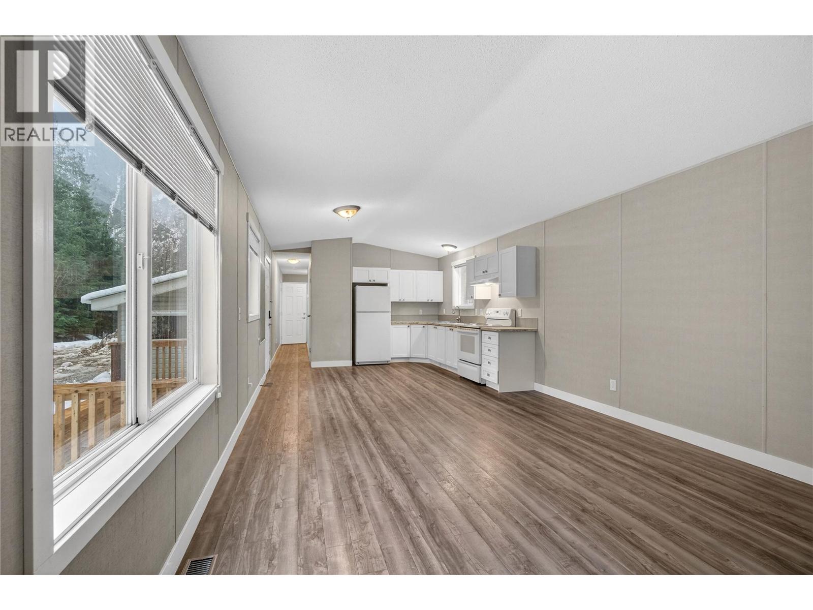 3277 Loschinski Road, Revelstoke, BC