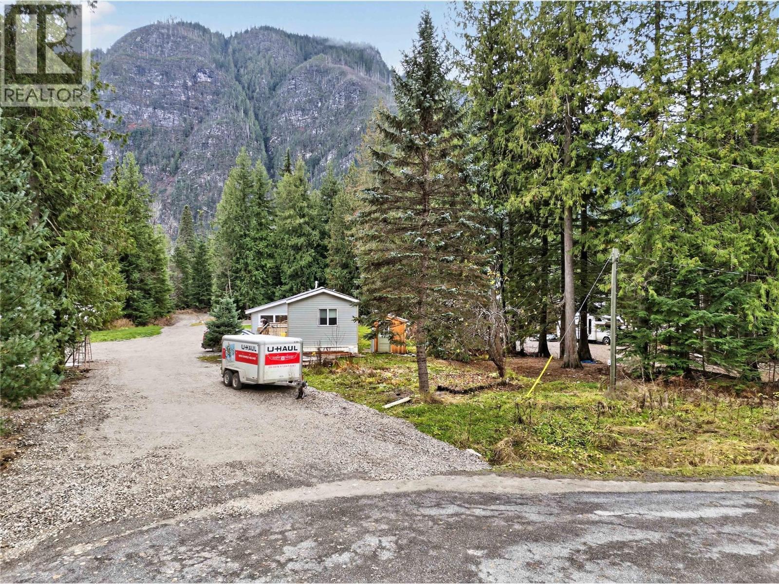 3277 Loschinski Road, Revelstoke, BC