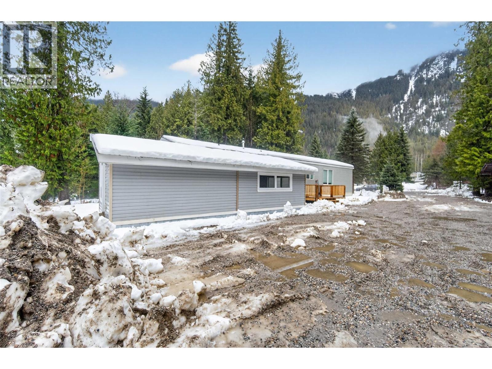 3277 Loschinski Road, Revelstoke, BC