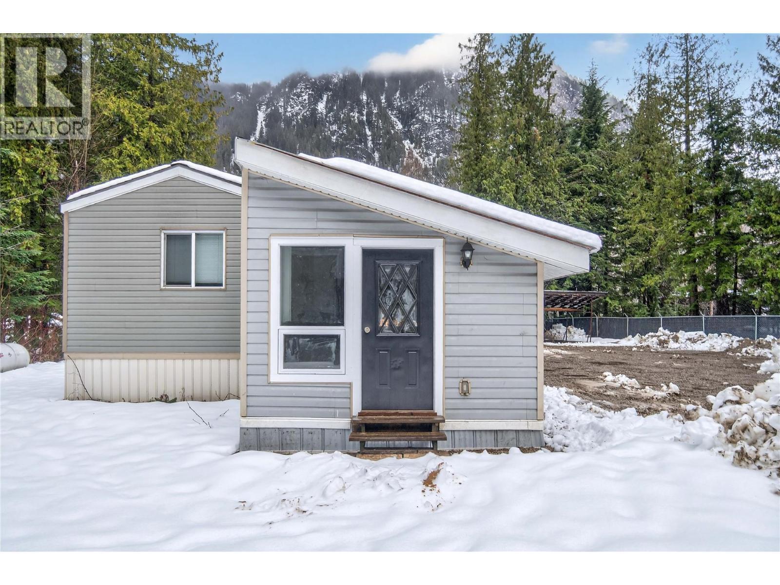 3277 Loschinski Road, Revelstoke, BC