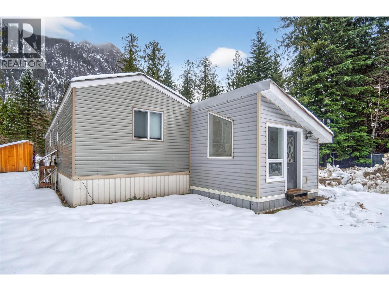 3277 Loschinski Road, Revelstoke, BC