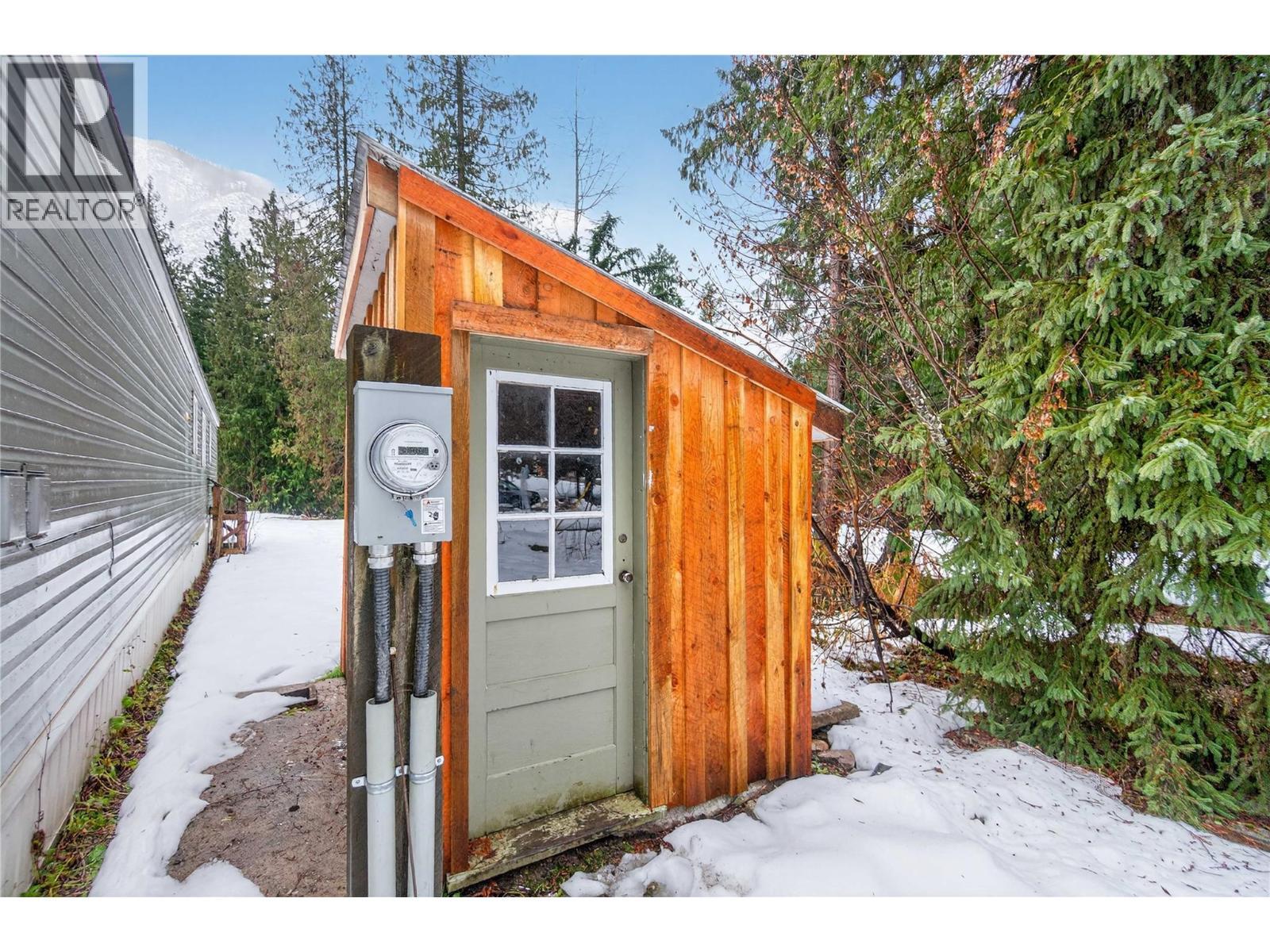 3277 Loschinski Road, Revelstoke, BC