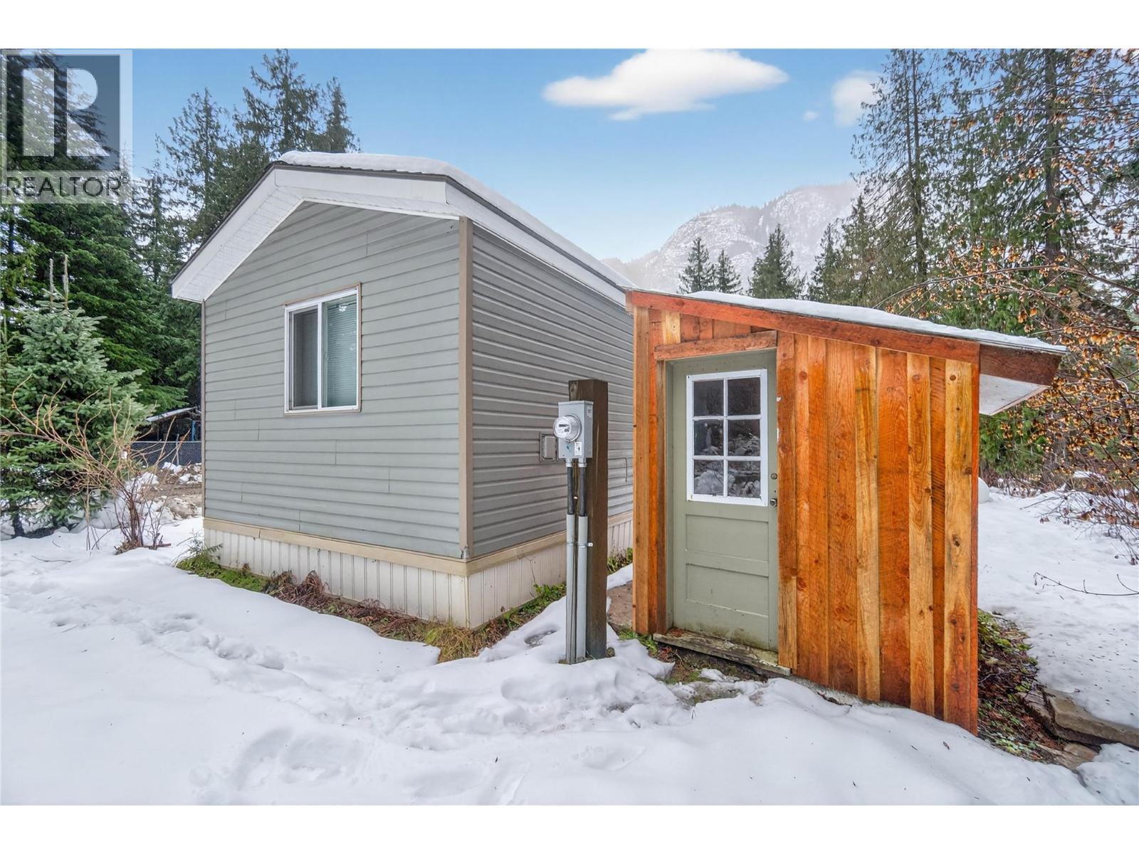 3277 Loschinski Road, Revelstoke, BC