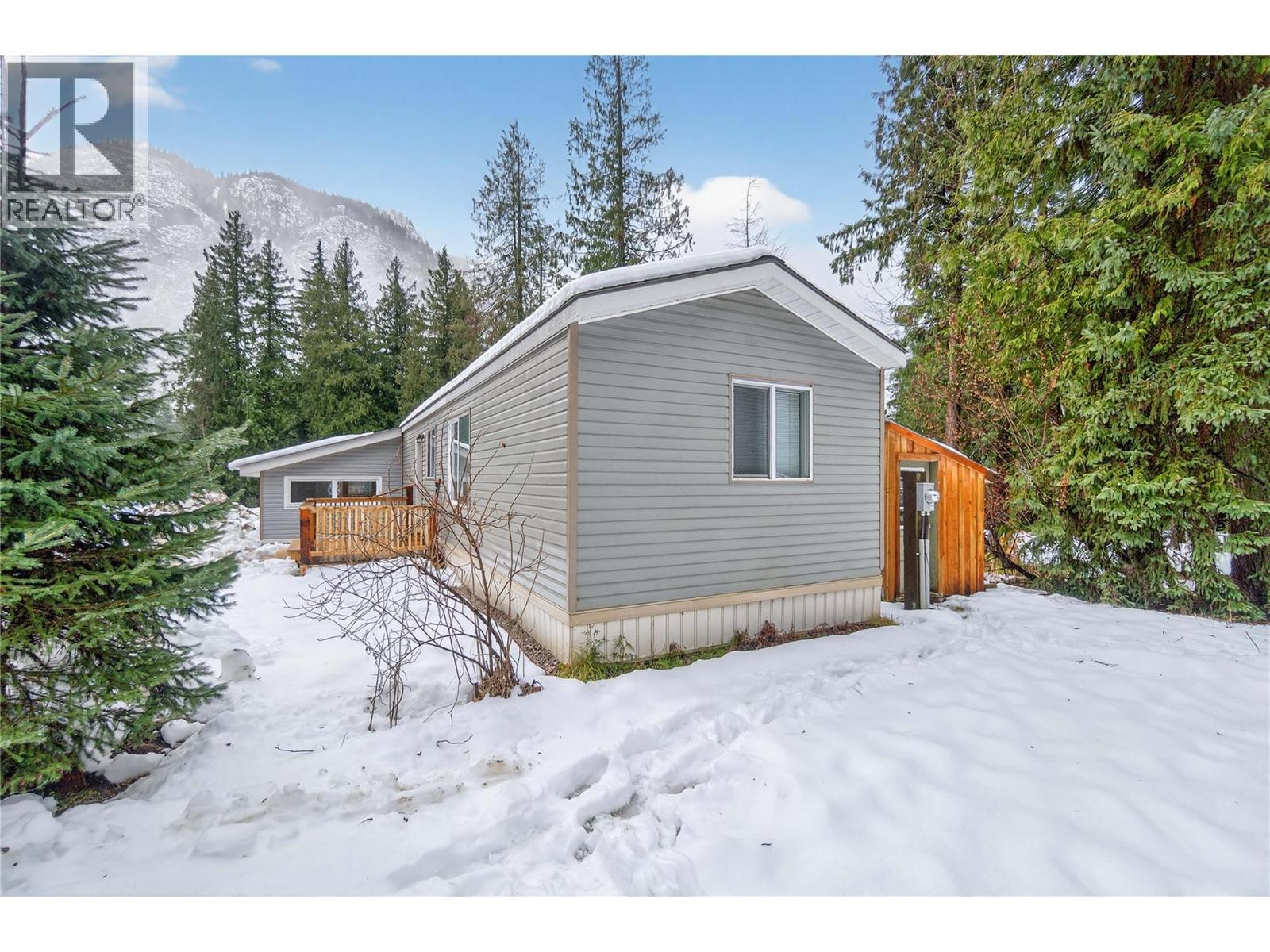 3277 Loschinski Road, Revelstoke, BC