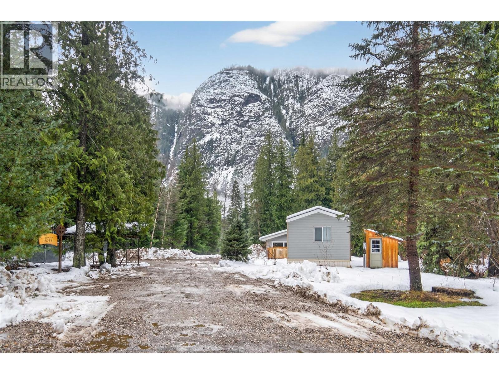 3277 Loschinski Road, Revelstoke, BC