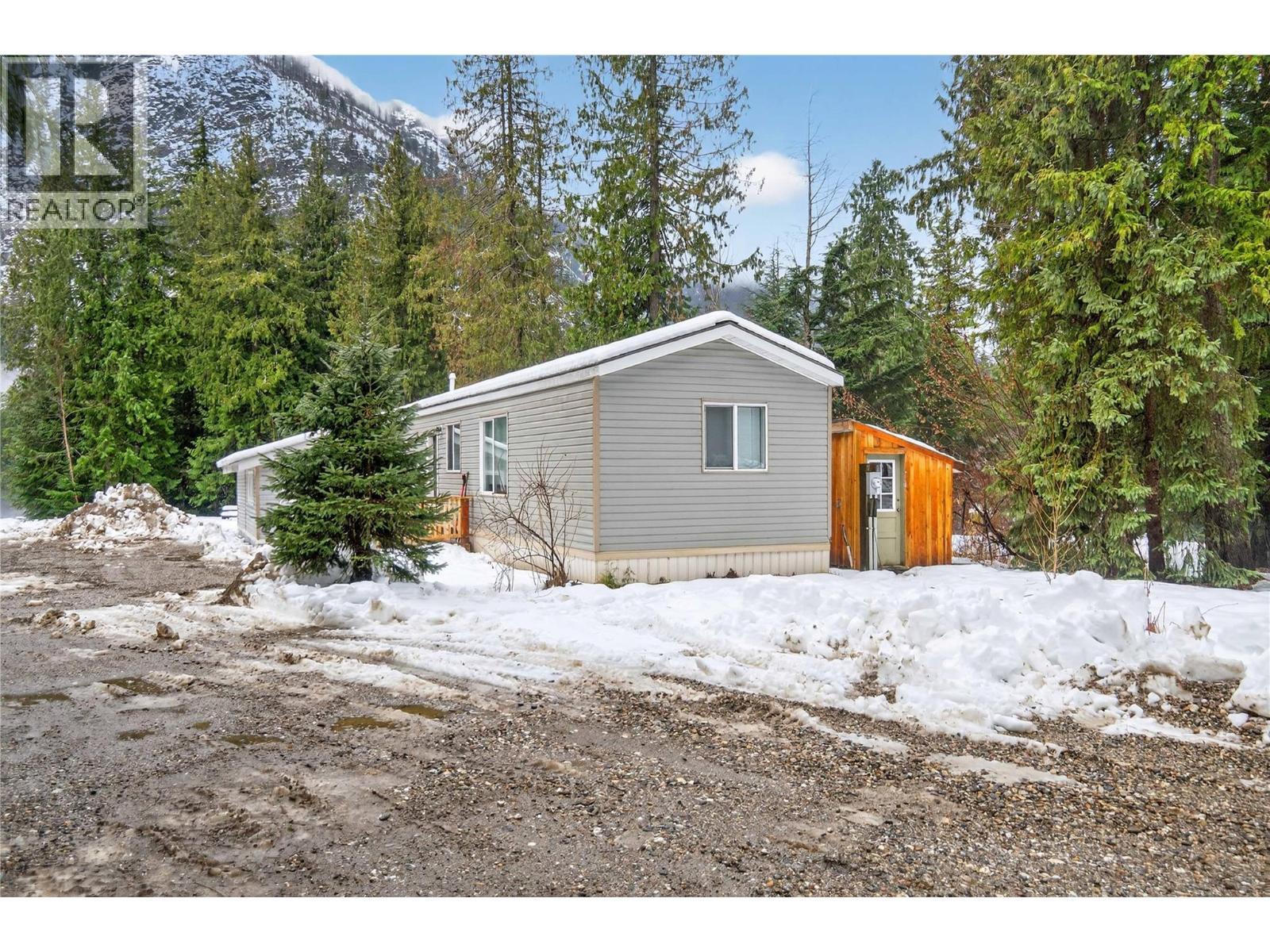 3277 Loschinski Road, Revelstoke, BC
