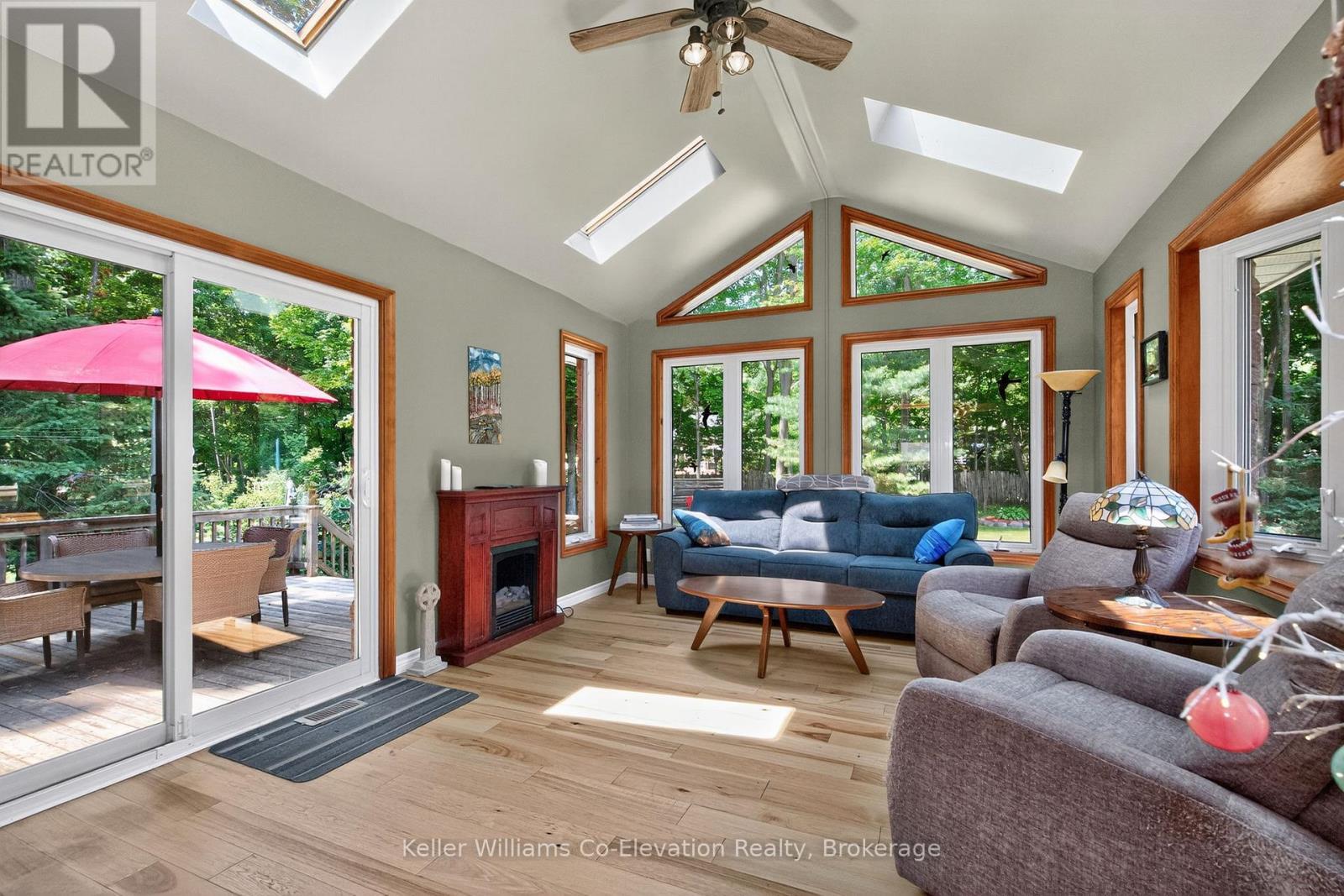 16 Mundy Avenue, Tiny, ON - Indoor Photo Showing Other Room