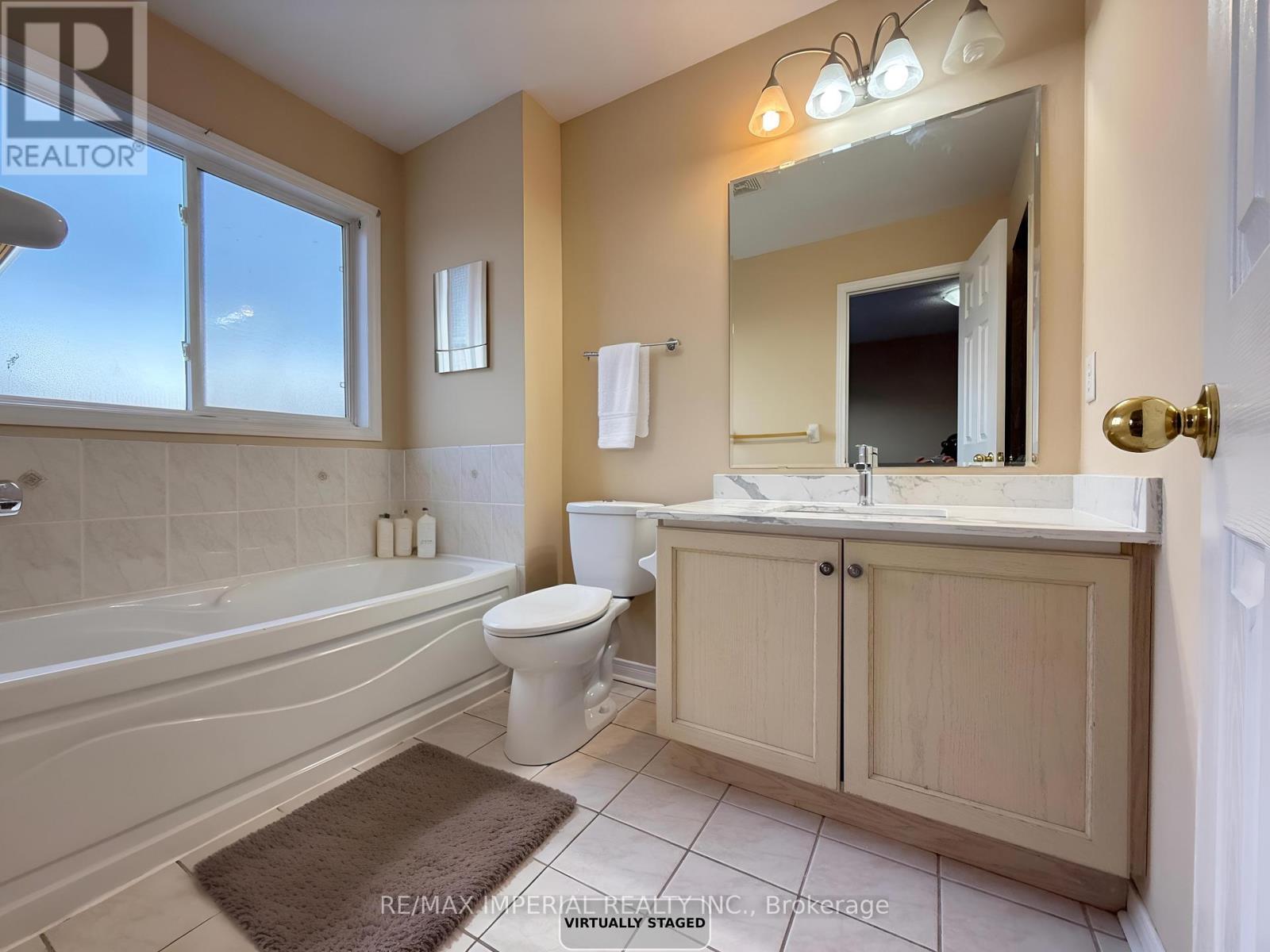 5640 Stella Lane, Burlington, ON - Indoor Photo Showing Bathroom