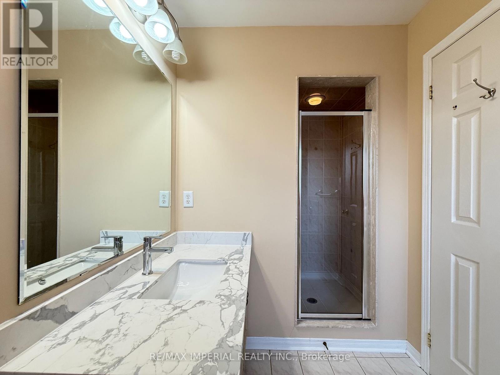 5640 Stella Lane, Burlington, ON - Indoor Photo Showing Bathroom