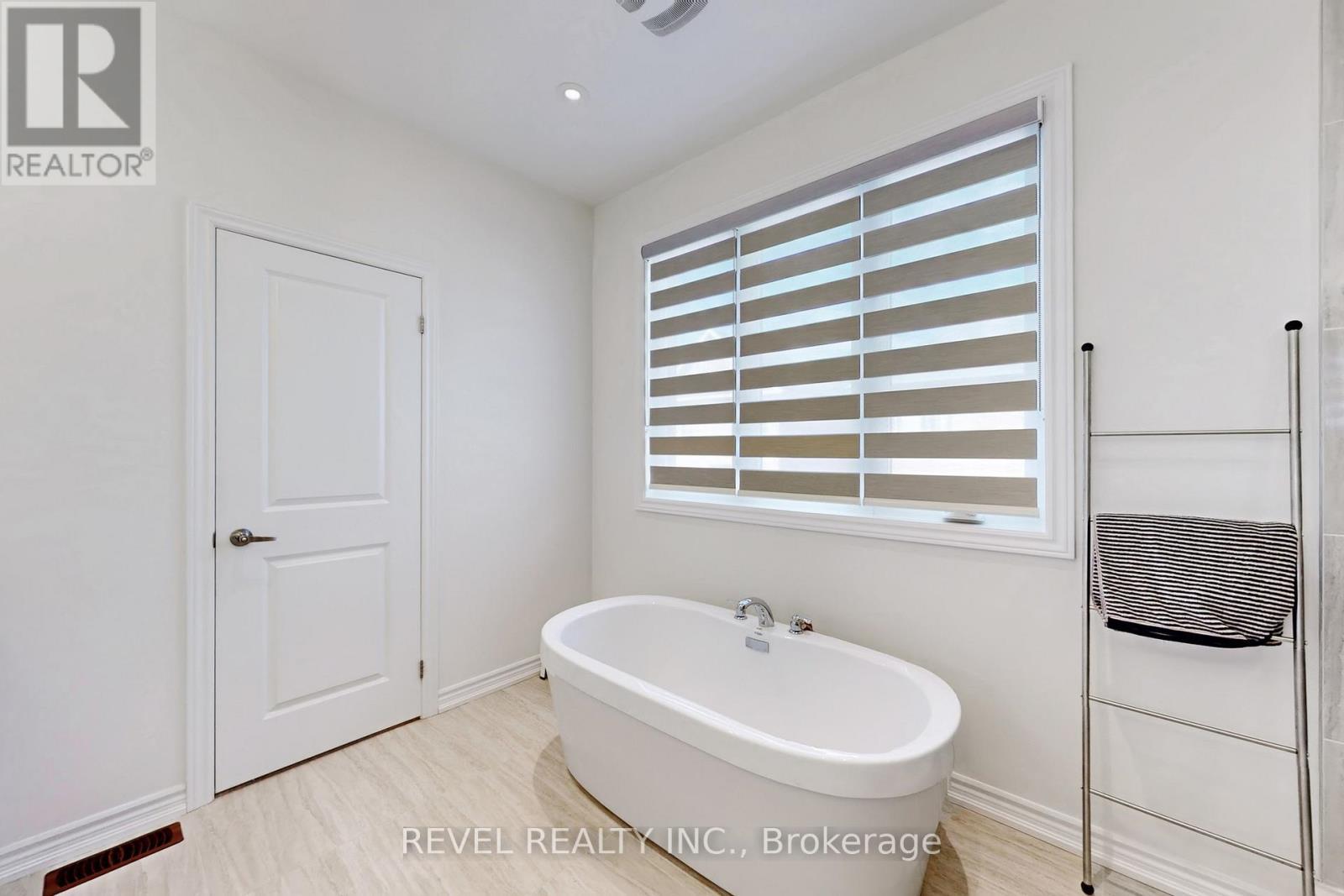 234 Wesmina Avenue, Whitchurch-Stouffville (Stouffville), ON - Indoor Photo Showing Bathroom