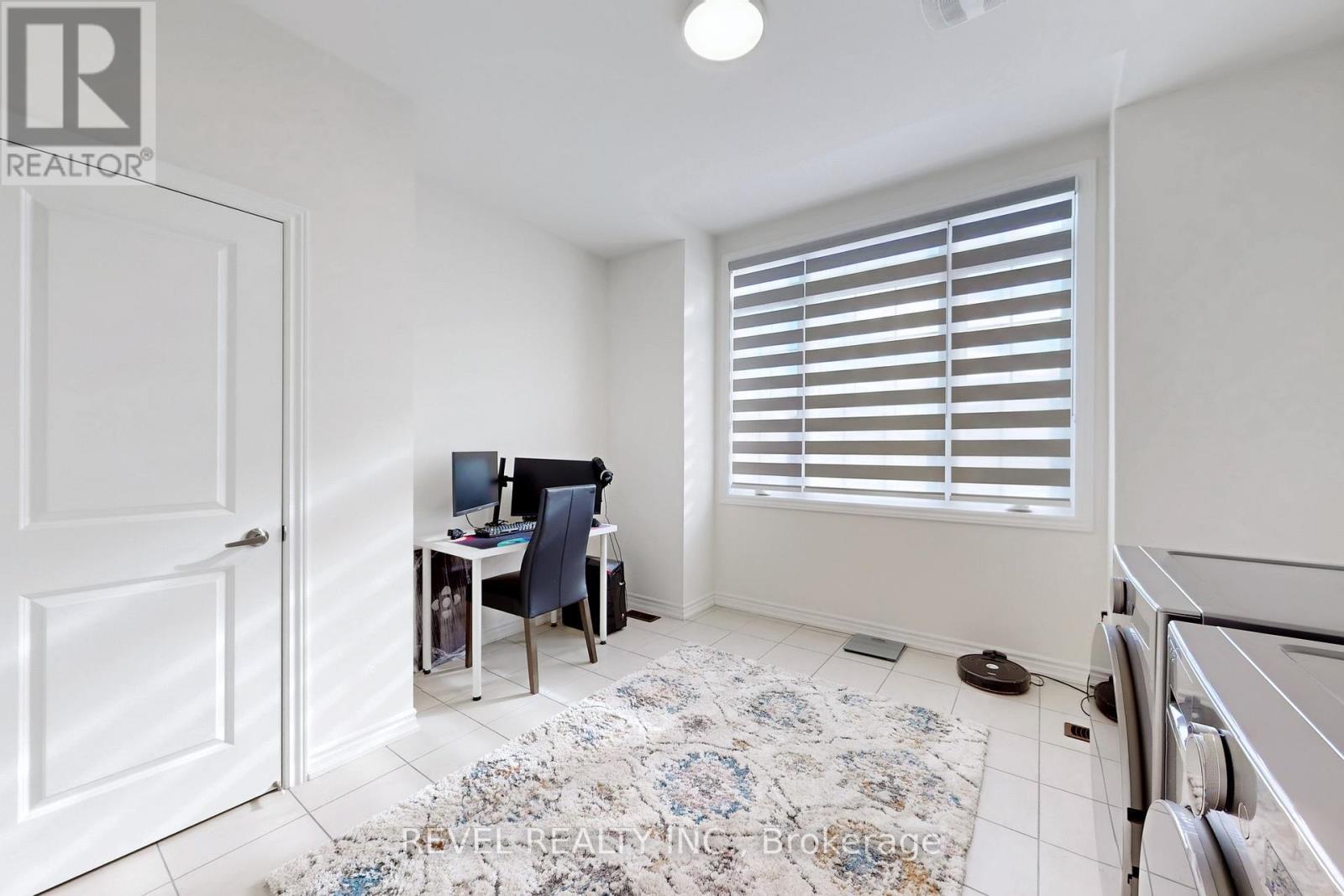 Oversized Laundry Room - 234 Wesmina Avenue, Whitchurch-Stouffville (Stouffville), ON - Indoor