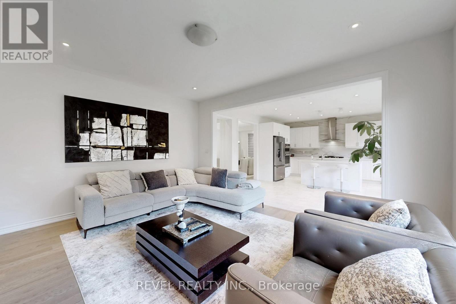 234 Wesmina Avenue, Whitchurch-Stouffville (Stouffville), ON - Indoor Photo Showing Living Room