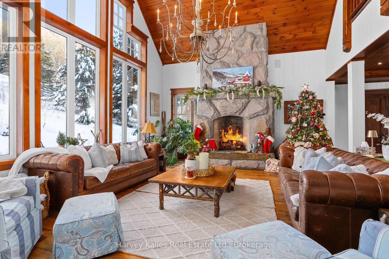 1074 Tally Ho Winter Park Road, Lake Of Bays (Sinclair), ON - Indoor Photo Showing Living Room With Fireplace