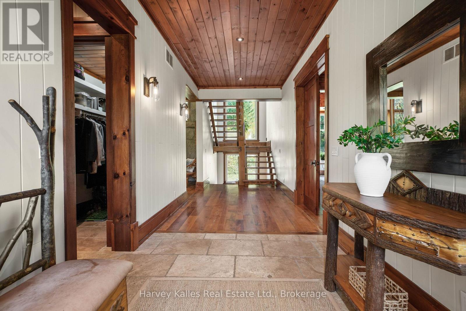 1074 Tally Ho Winter Park Road, Lake Of Bays (Sinclair), ON - Indoor Photo Showing Other Room
