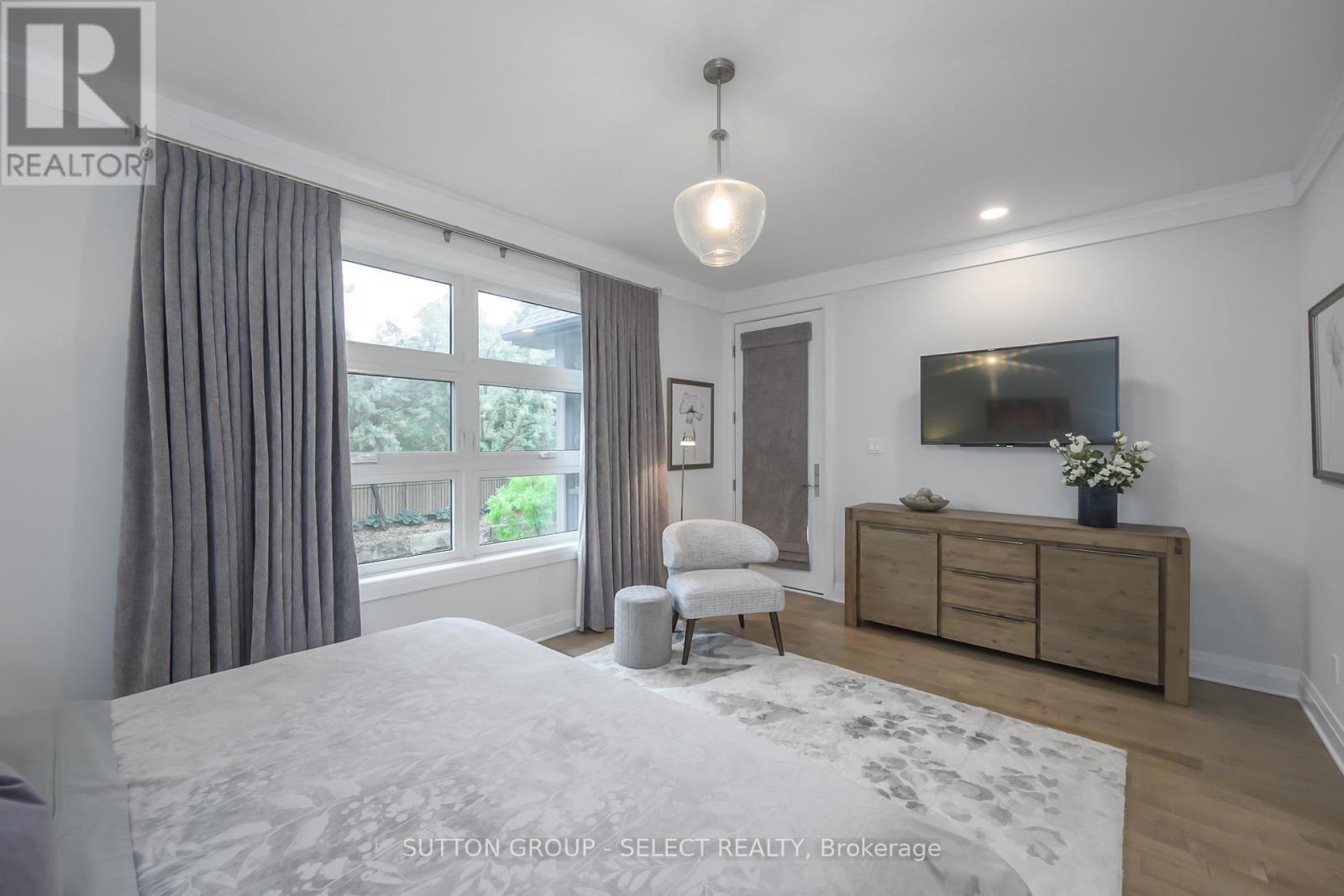 346 Bradwell Chase, London North (North R), ON - Indoor Photo Showing Bedroom