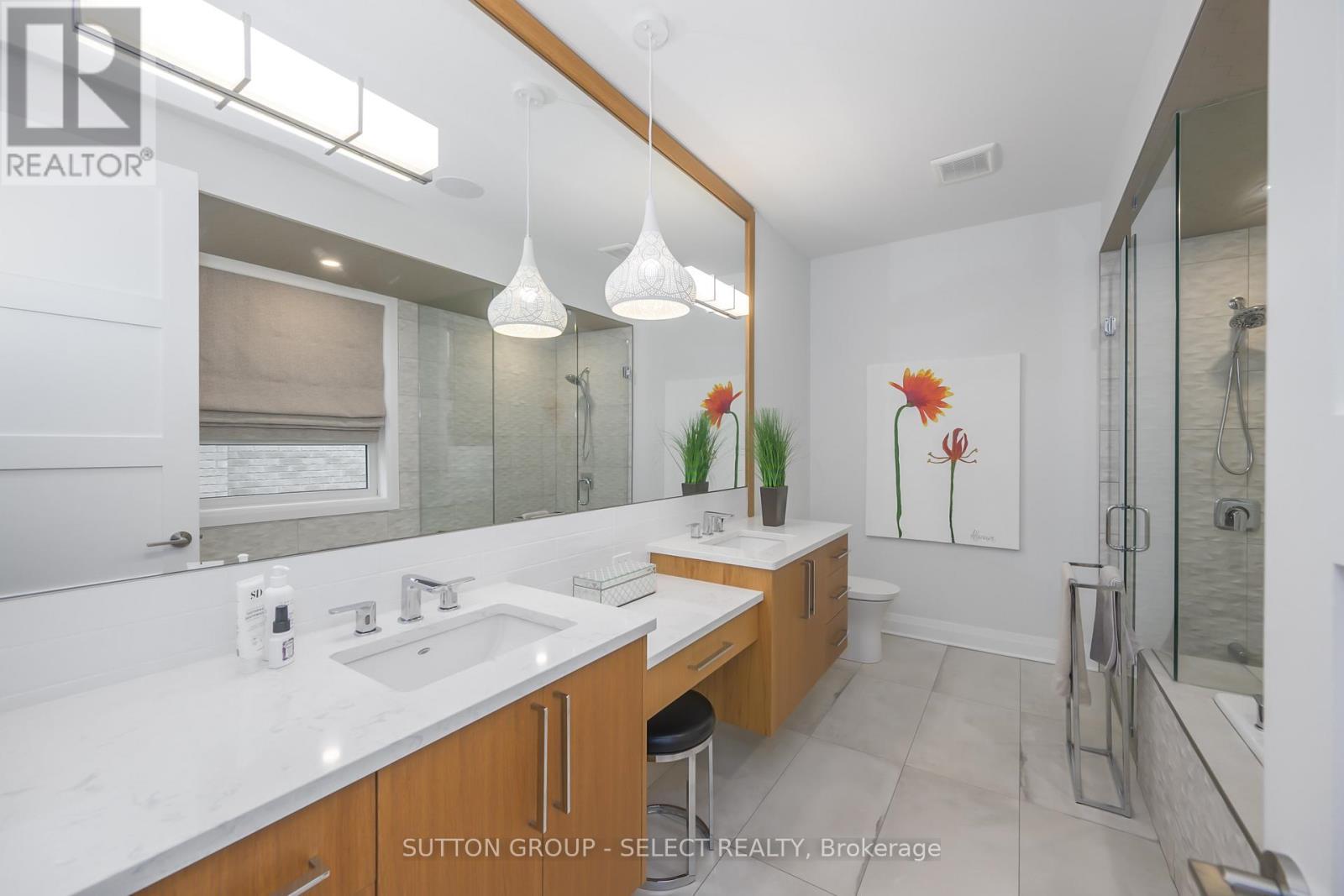 346 Bradwell Chase, London North (North R), ON - Indoor Photo Showing Bathroom