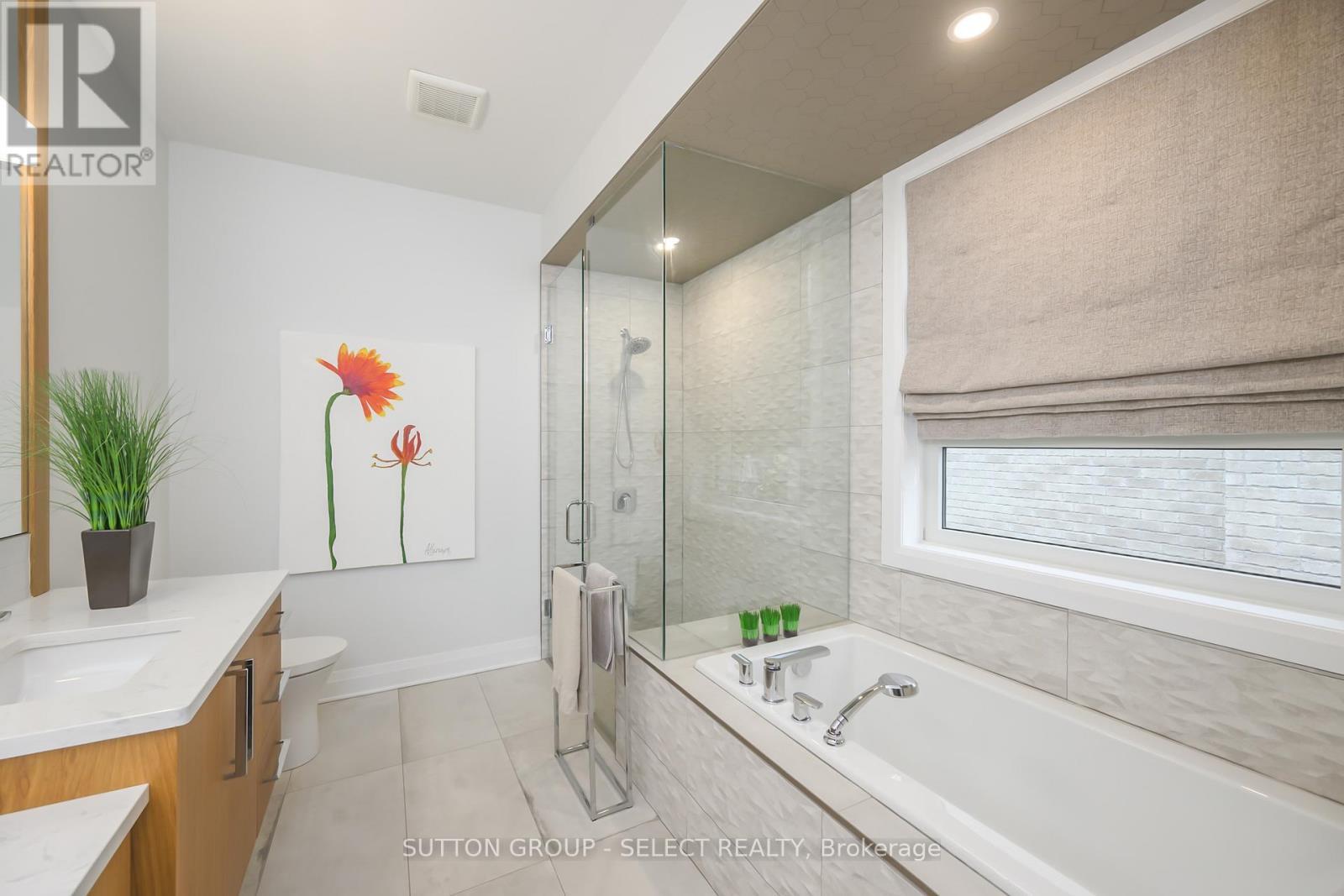 346 Bradwell Chase, London North (North R), ON - Indoor Photo Showing Bathroom