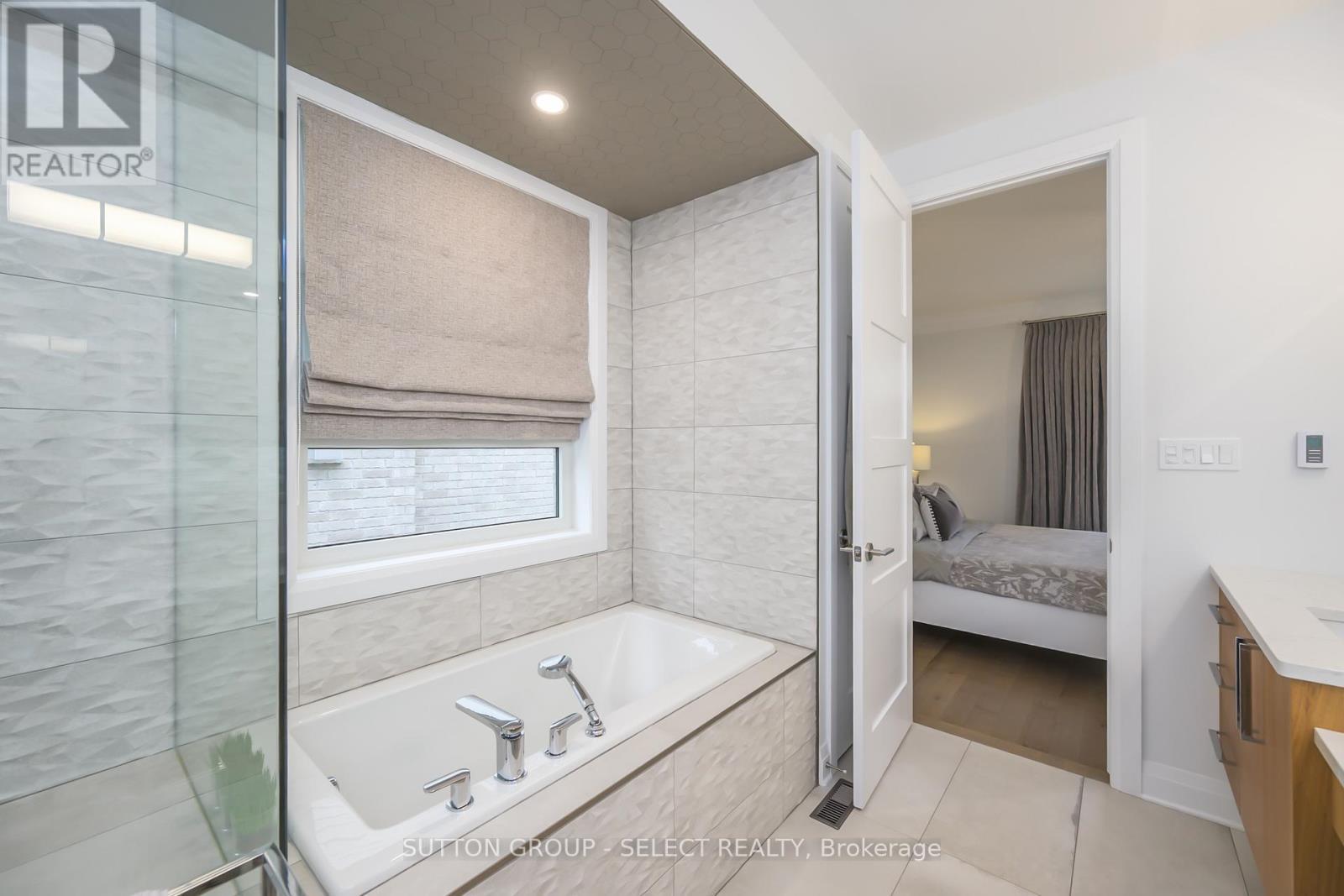 346 Bradwell Chase, London North (North R), ON - Indoor Photo Showing Bathroom