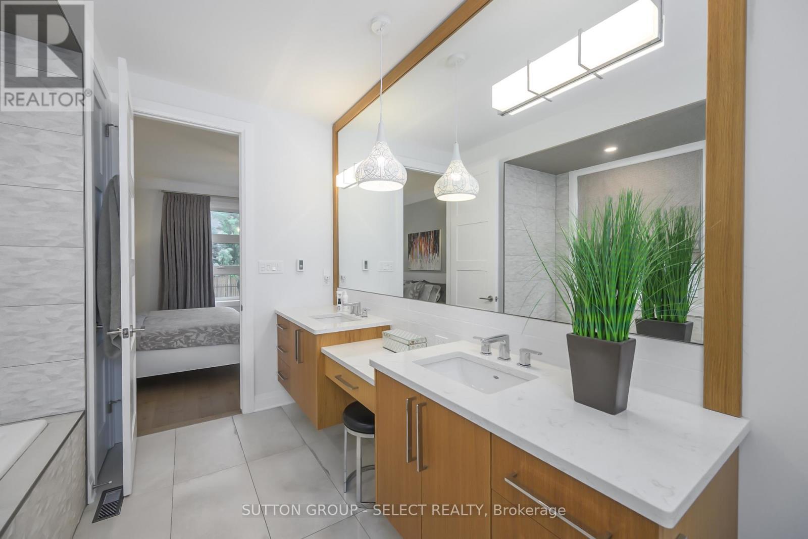 346 Bradwell Chase, London North (North R), ON - Indoor Photo Showing Bathroom