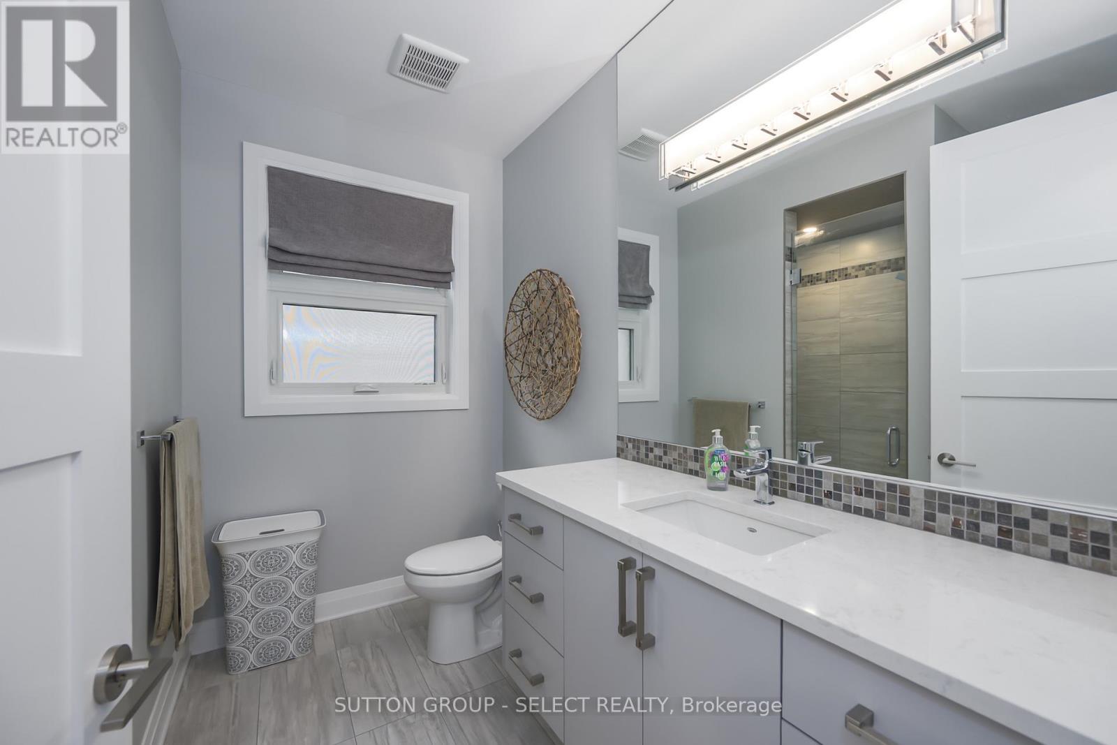 346 Bradwell Chase, London North (North R), ON - Indoor Photo Showing Bathroom