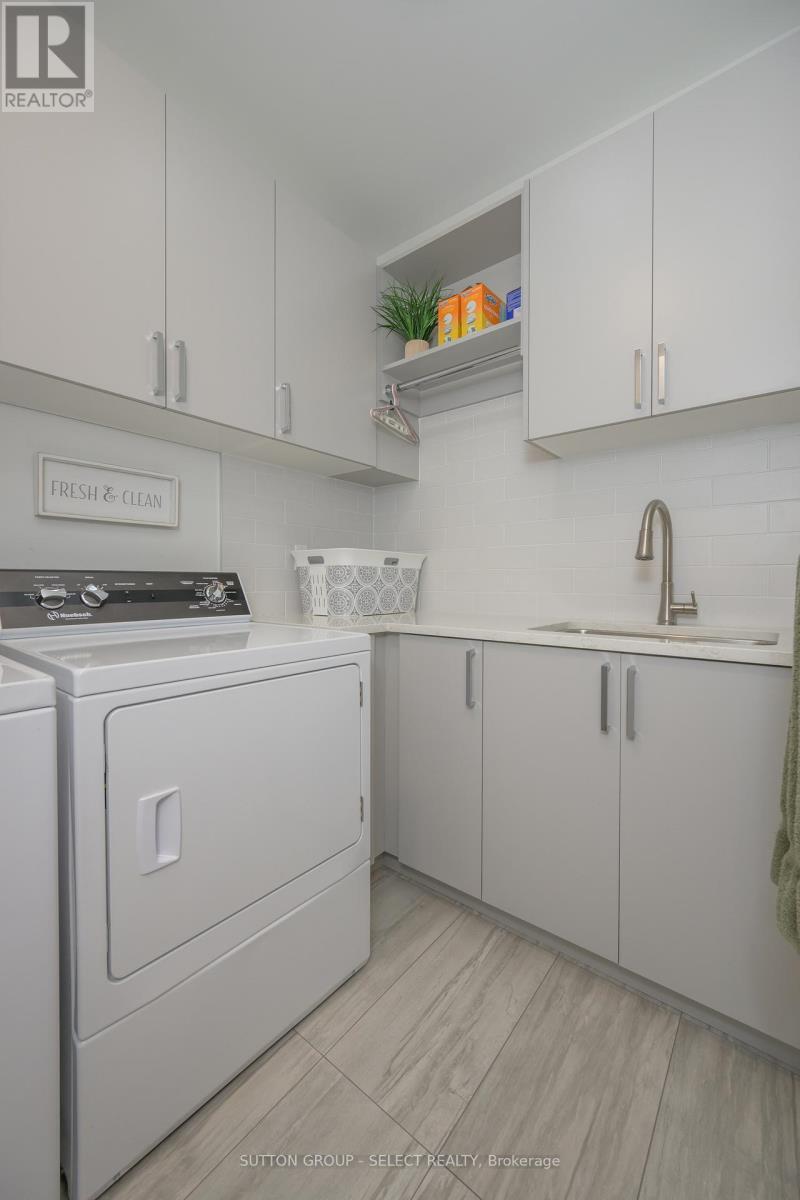346 Bradwell Chase, London North (North R), ON - Indoor Photo Showing Laundry Room
