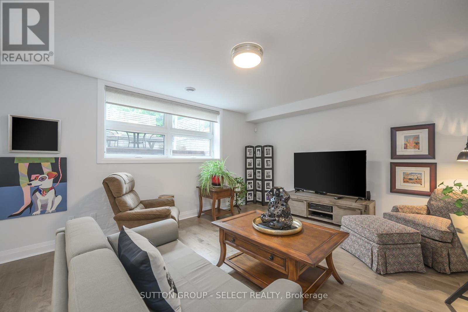 346 Bradwell Chase, London North (North R), ON - Indoor Photo Showing Living Room