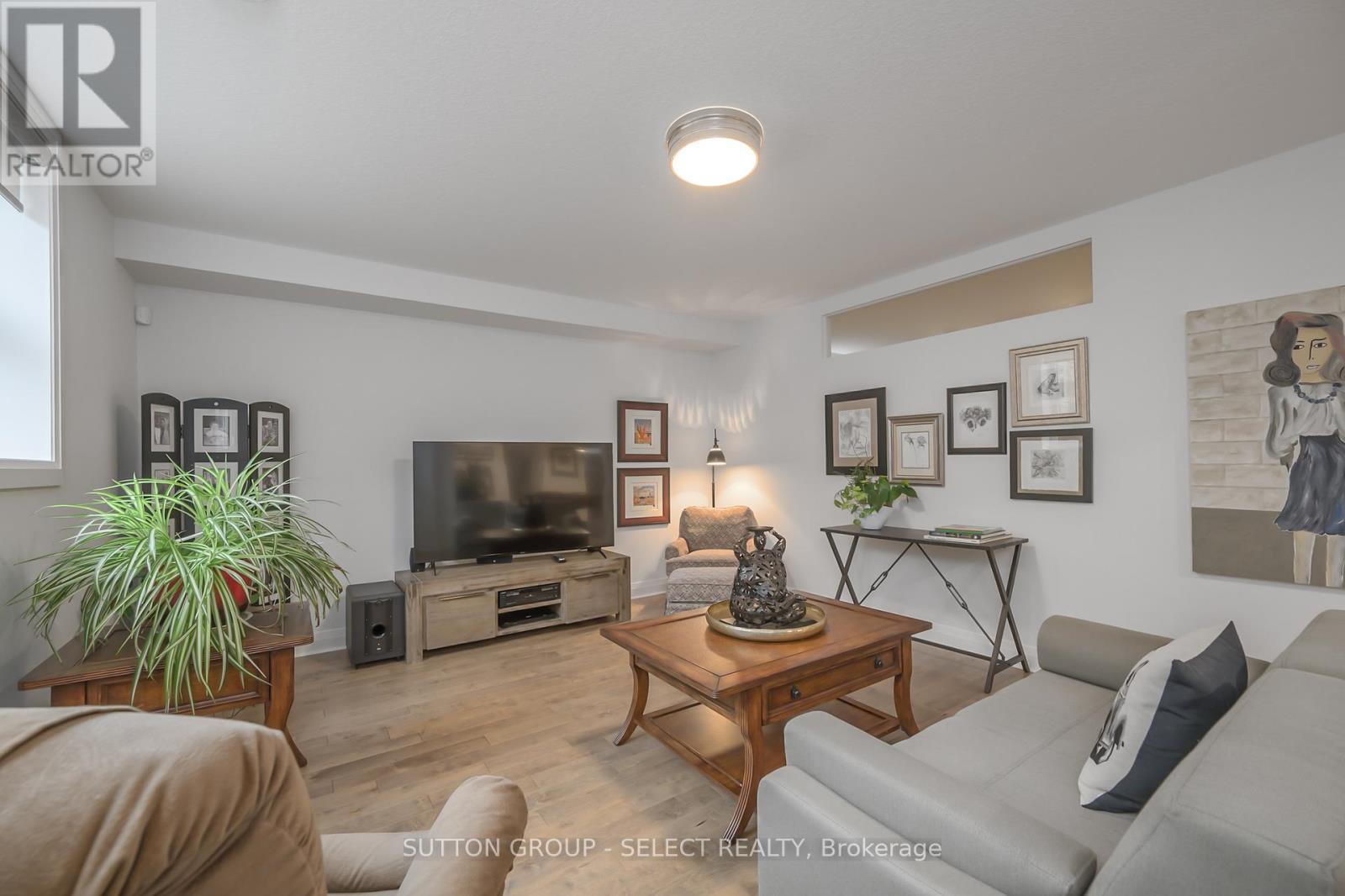 346 Bradwell Chase, London North (North R), ON - Indoor Photo Showing Living Room