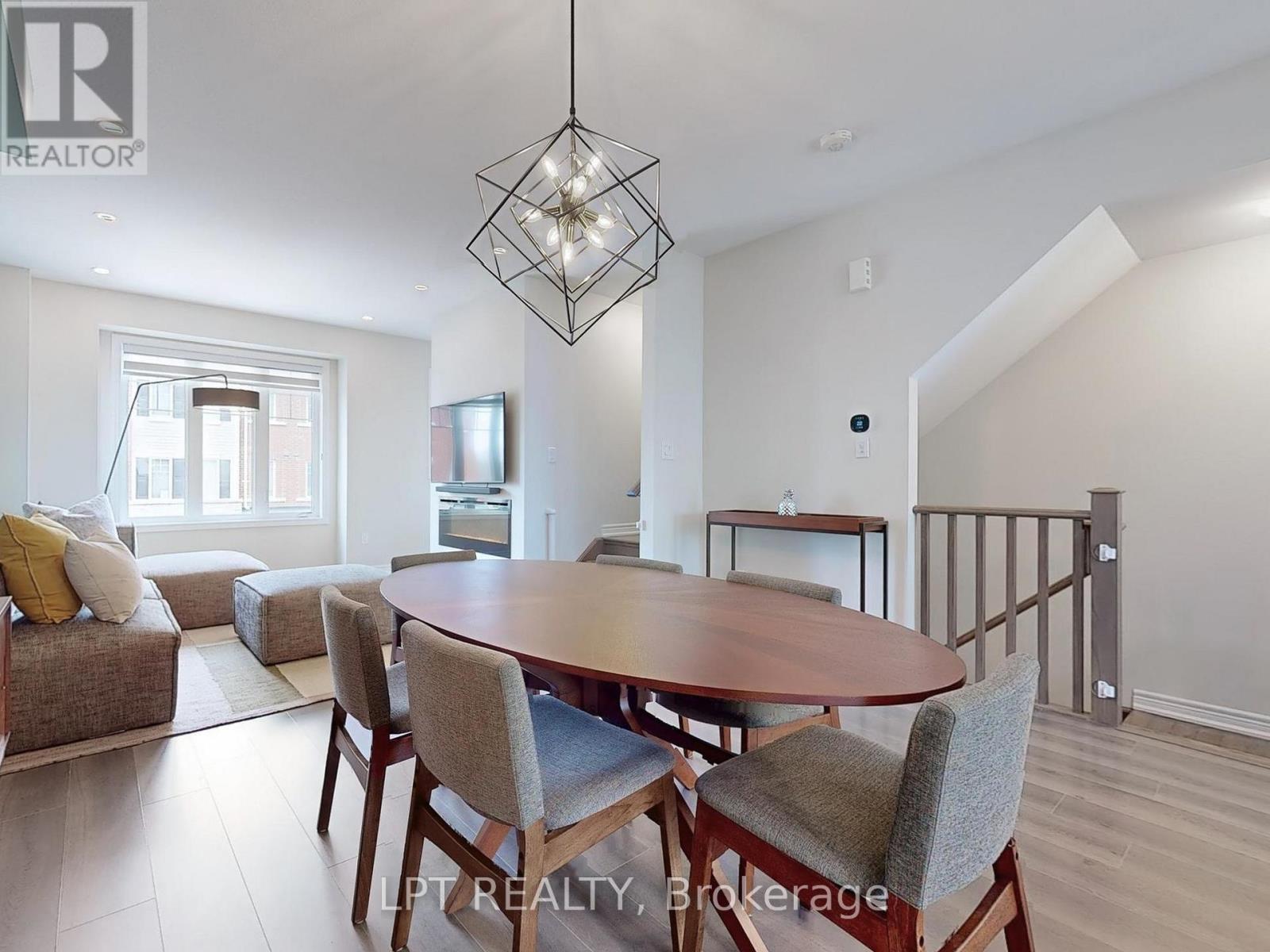 10 Snowberry Lane, Hamilton, ON - Indoor Photo Showing Dining Room