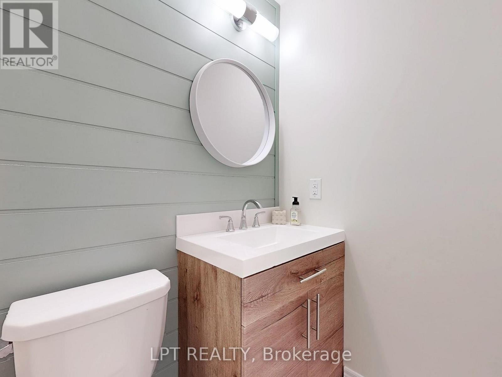 10 Snowberry Lane, Hamilton, ON - Indoor Photo Showing Bathroom