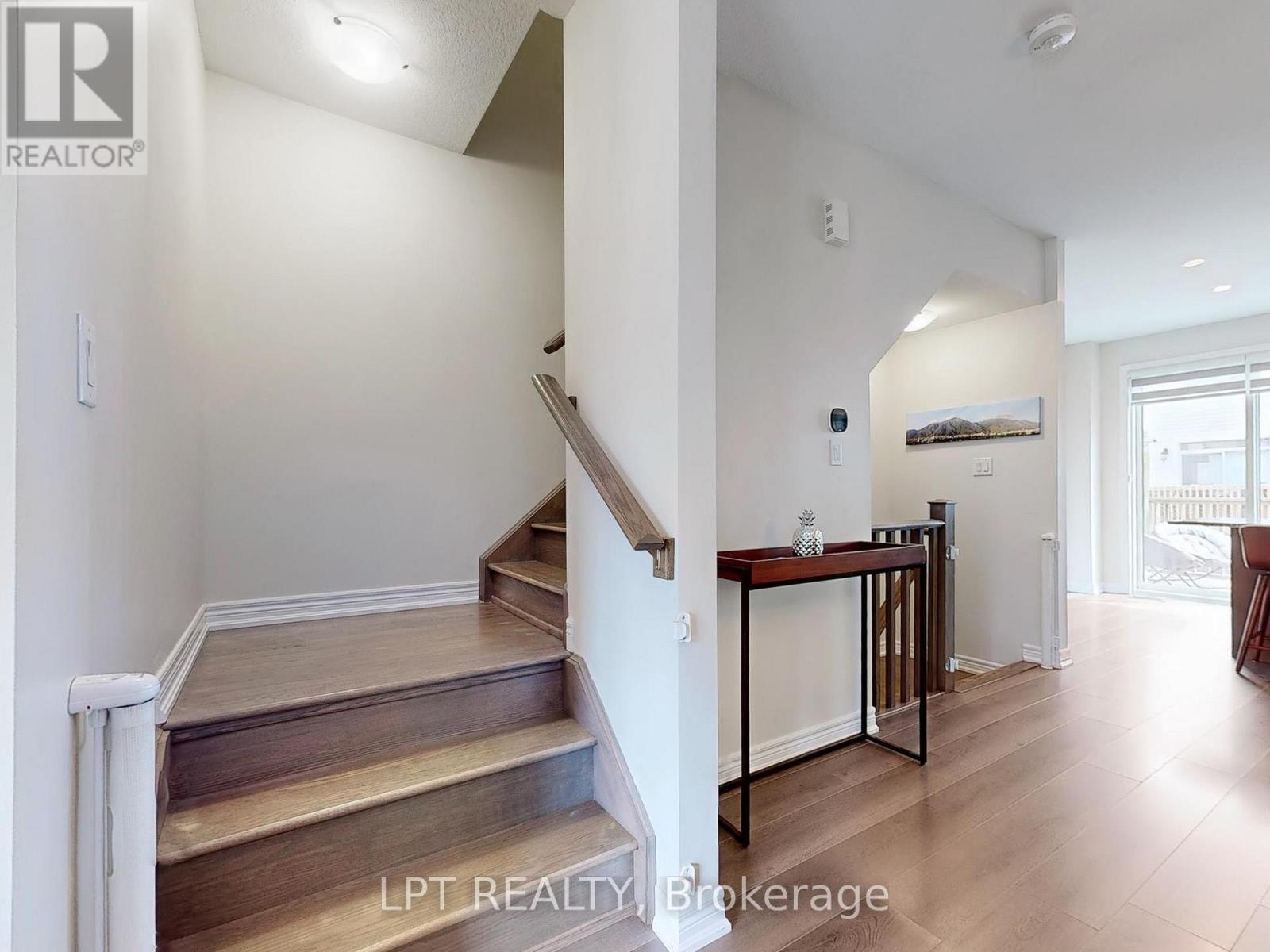 10 Snowberry Lane, Hamilton, ON - Indoor Photo Showing Other Room