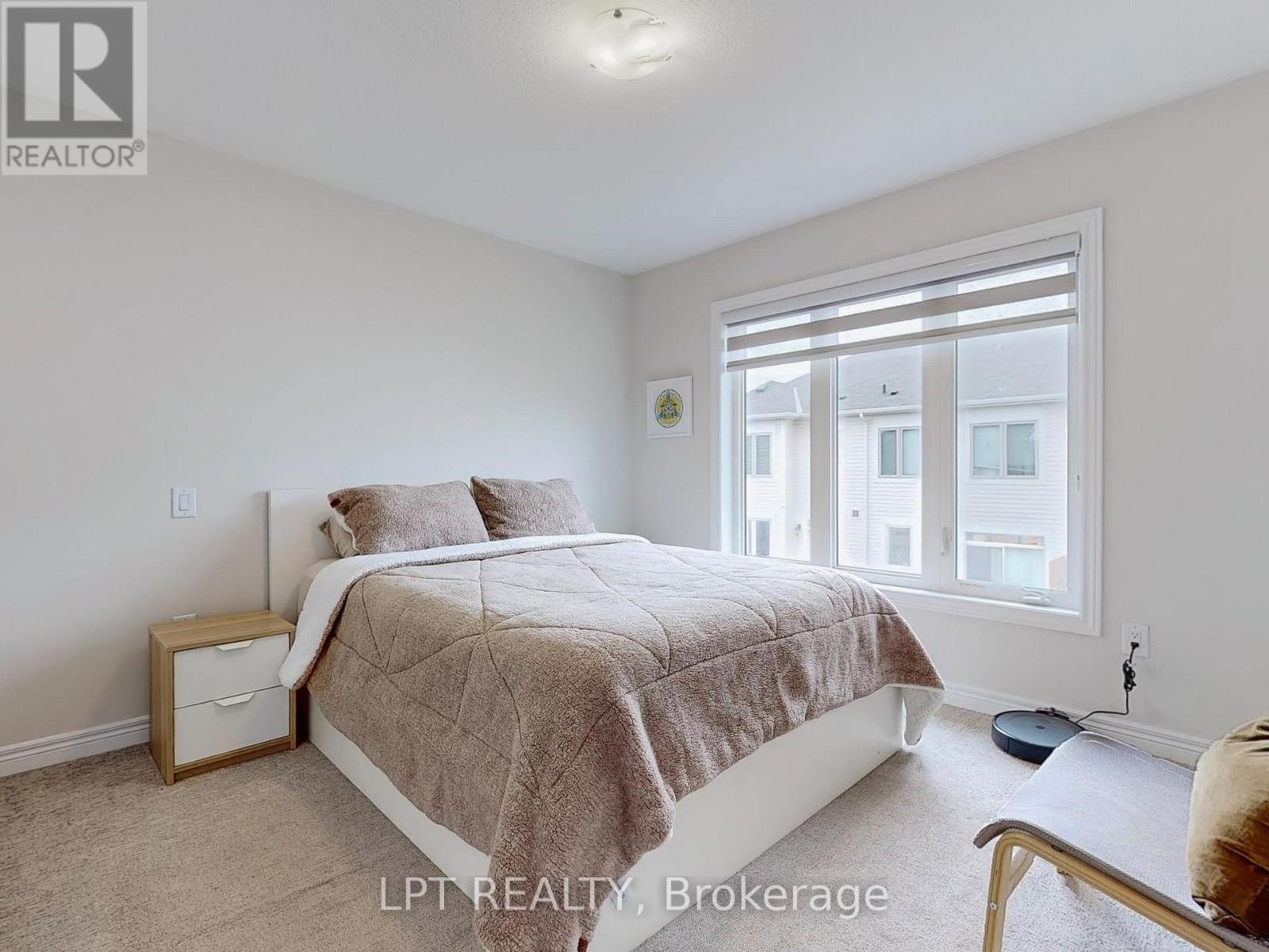 10 Snowberry Lane, Hamilton, ON - Indoor Photo Showing Bedroom