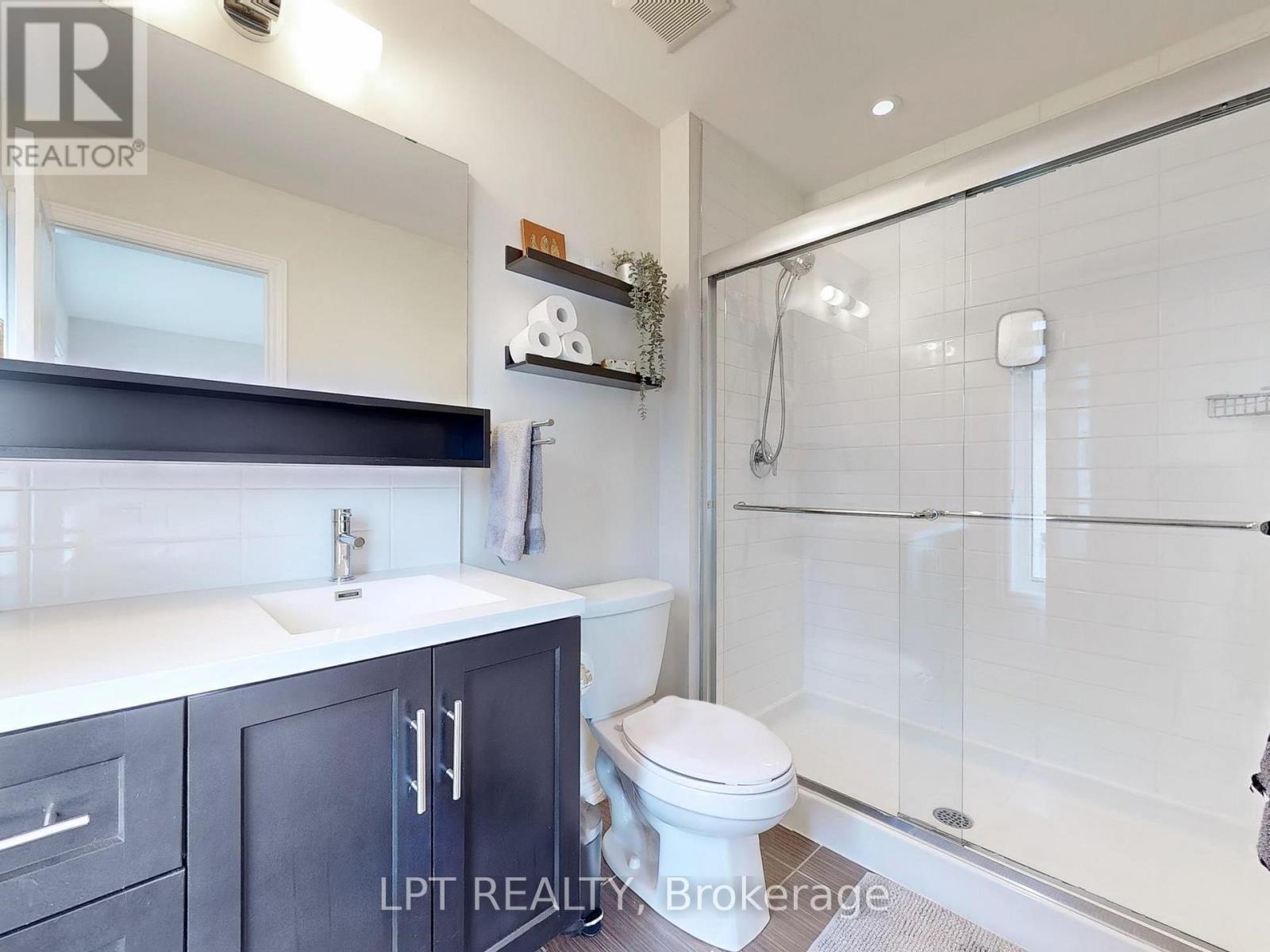 10 Snowberry Lane, Hamilton, ON - Indoor Photo Showing Bathroom