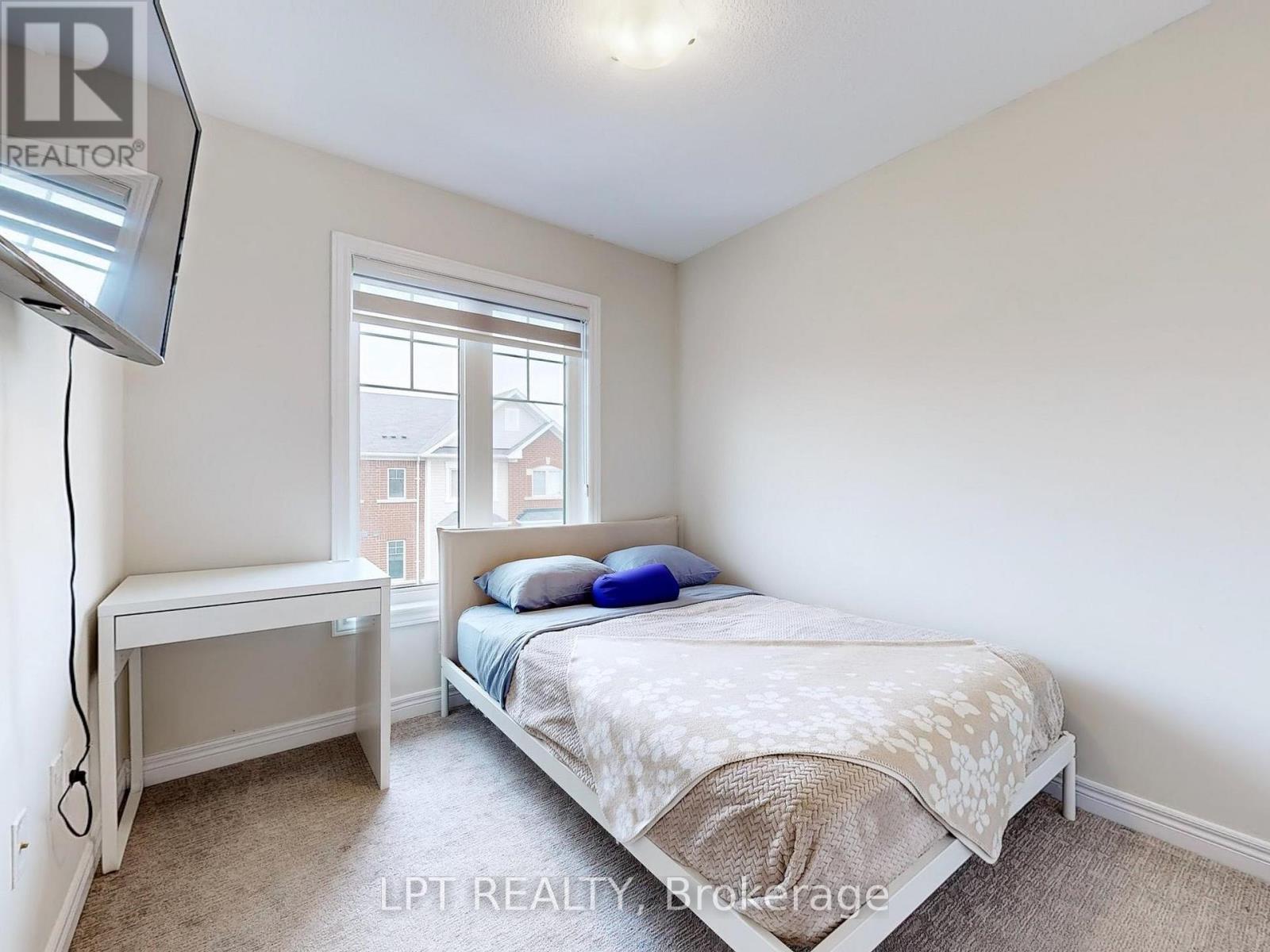 10 Snowberry Lane, Hamilton, ON - Indoor Photo Showing Bedroom