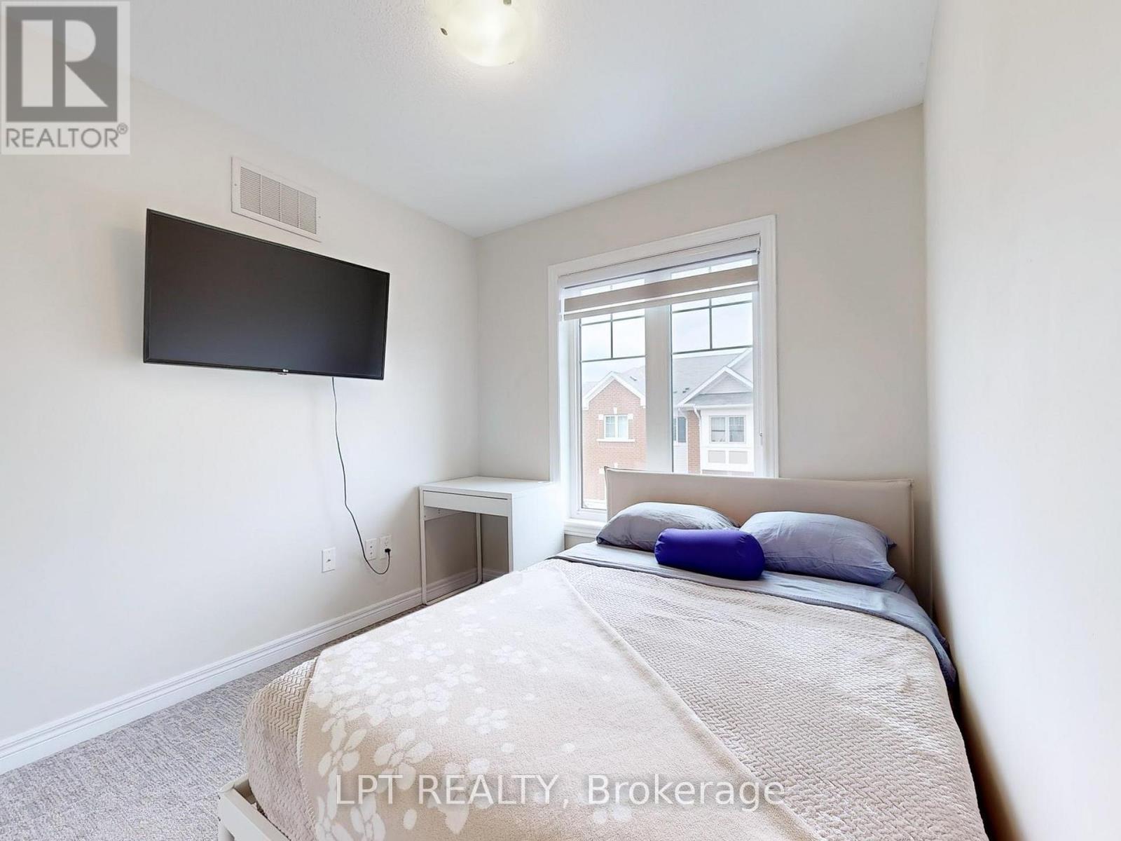 10 Snowberry Lane, Hamilton, ON - Indoor Photo Showing Bedroom