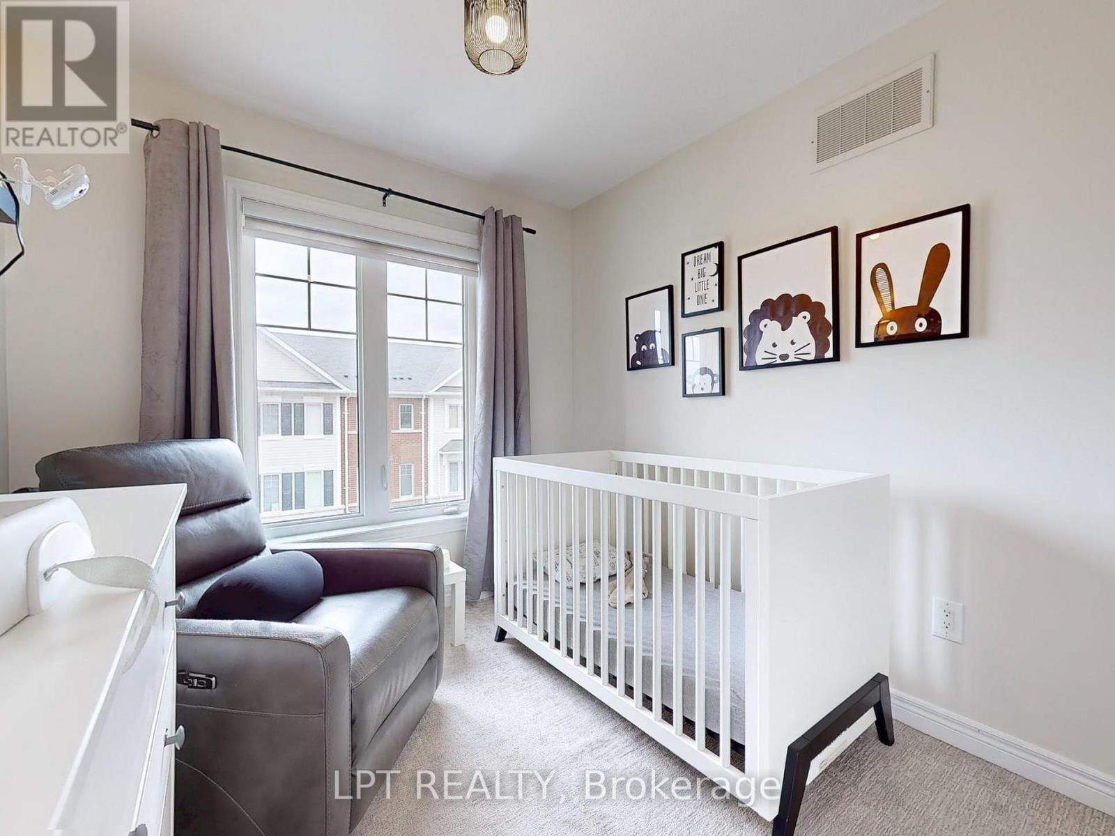 10 Snowberry Lane, Hamilton, ON - Indoor Photo Showing Bedroom