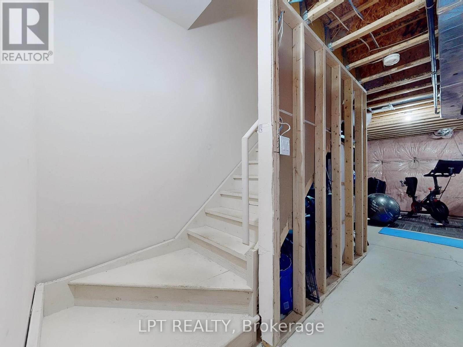 10 Snowberry Lane, Hamilton, ON - Indoor Photo Showing Other Room