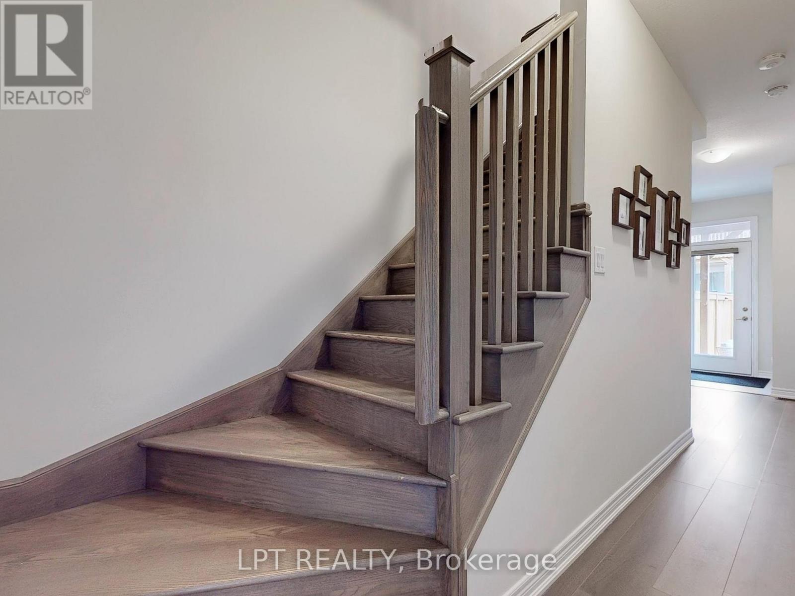 10 Snowberry Lane, Hamilton, ON - Indoor Photo Showing Other Room