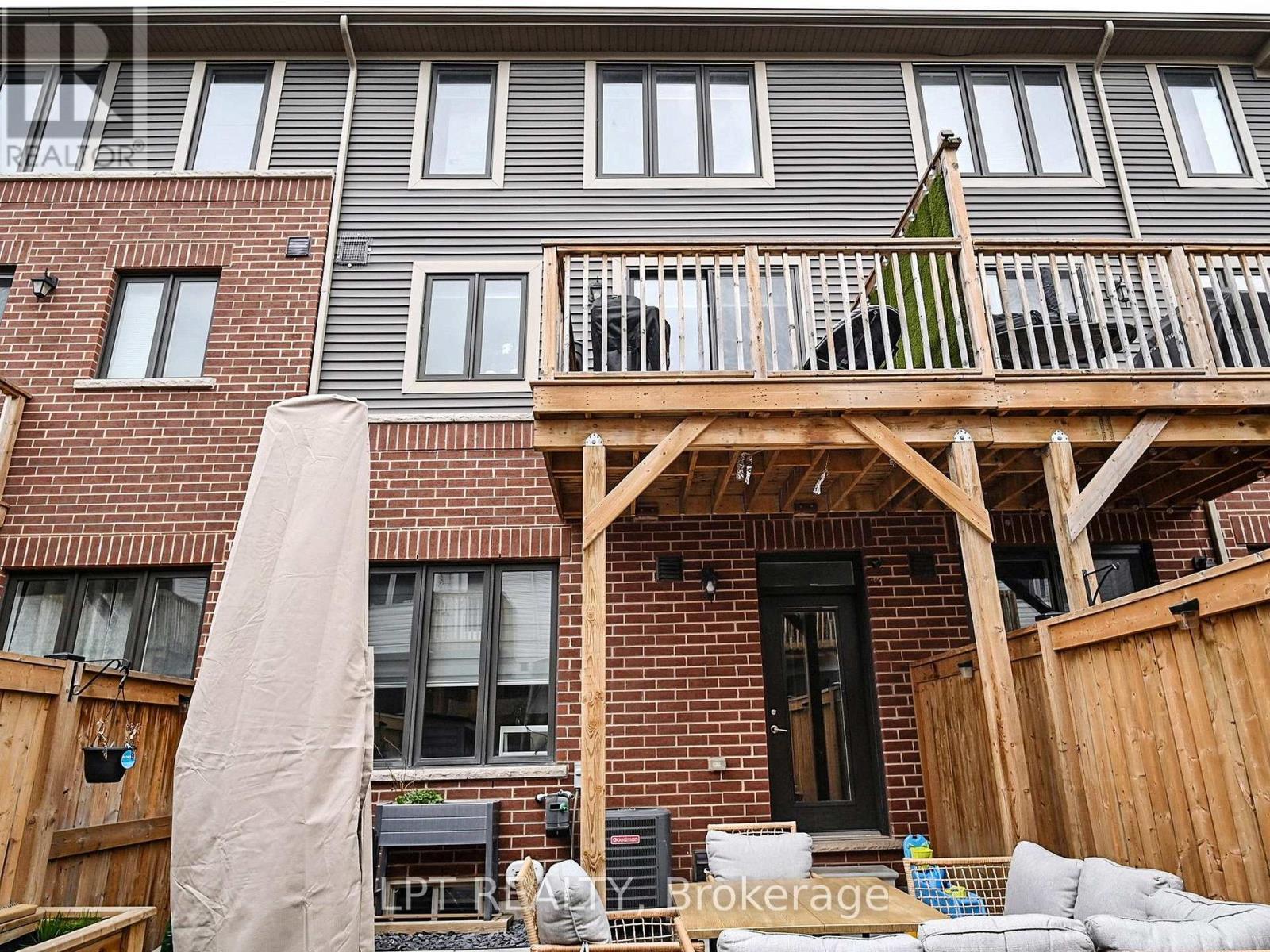 10 Snowberry Lane, Hamilton, ON - Outdoor With Deck Patio Veranda