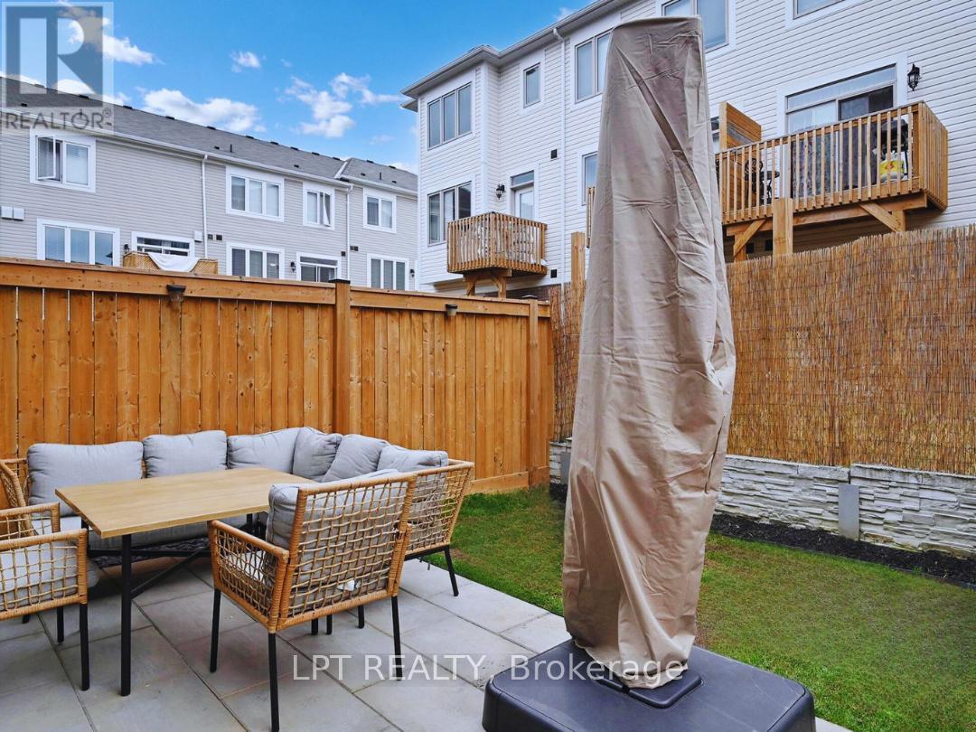 10 Snowberry Lane, Hamilton, ON - Outdoor With Deck Patio Veranda With Exterior