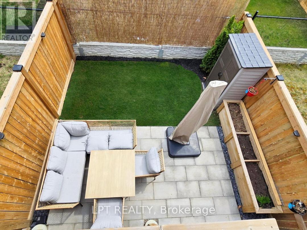 10 Snowberry Lane, Hamilton, ON - Outdoor