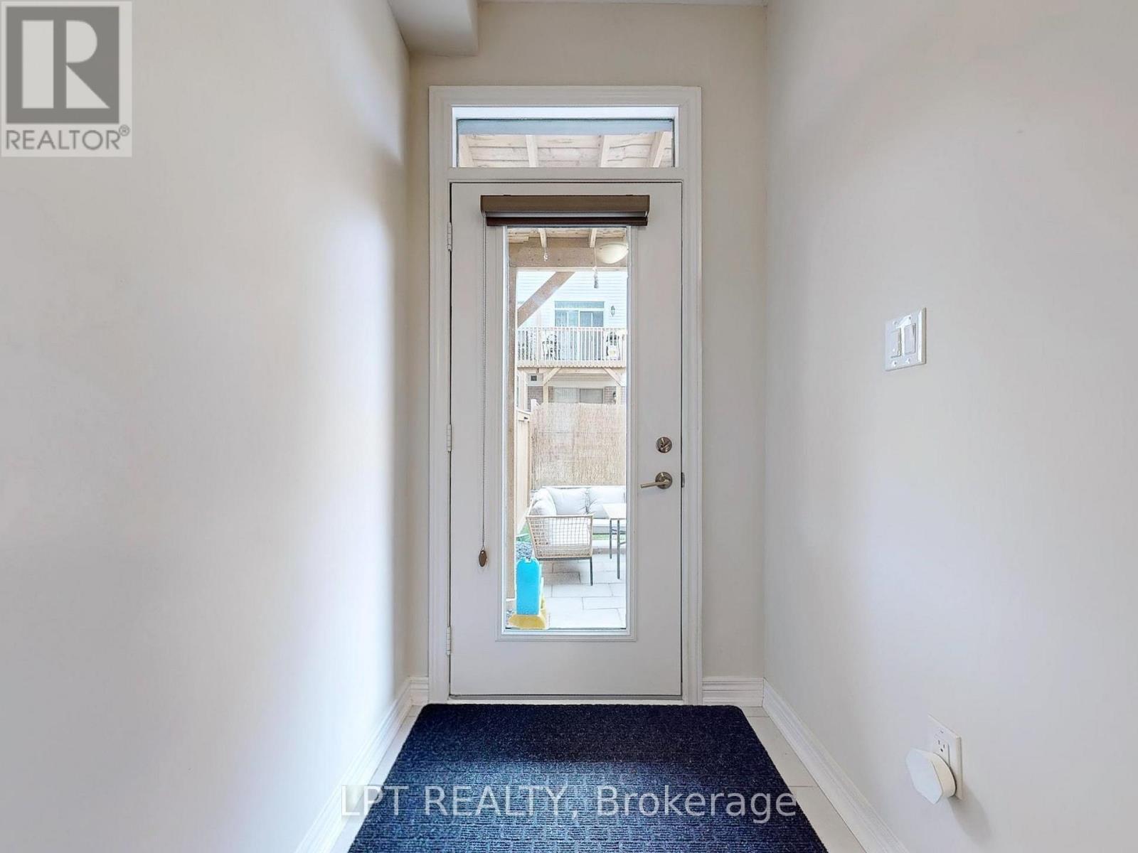10 Snowberry Lane, Hamilton, ON - Indoor Photo Showing Other Room