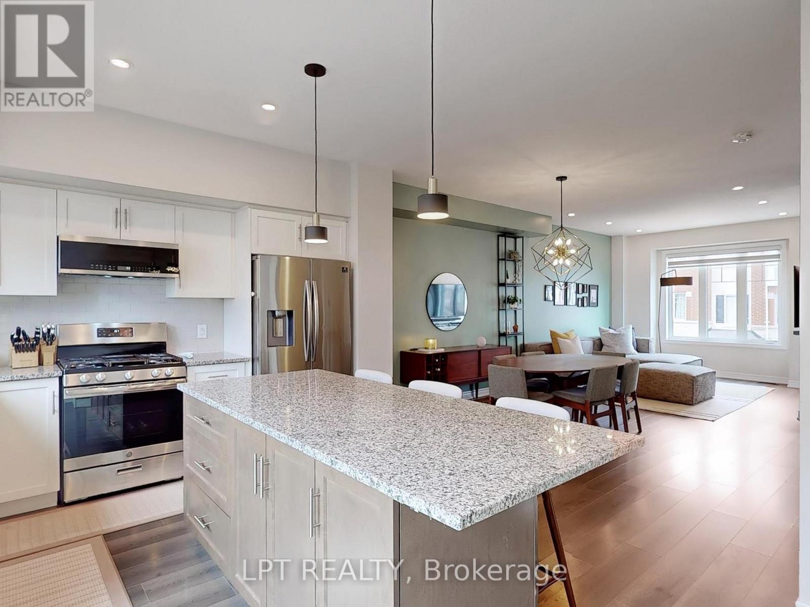 10 Snowberry Lane, Hamilton, ON - Indoor Photo Showing Kitchen With Upgraded Kitchen