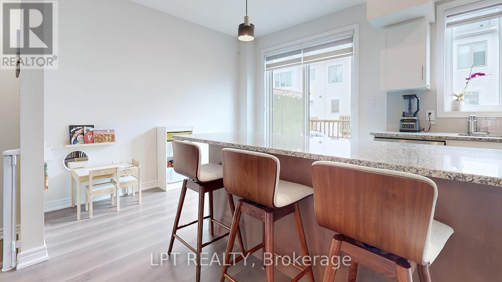 10 Snowberry Lane, Hamilton, ON - Indoor