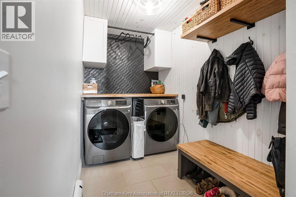 32 Lynnwood Drive, Chatham, ON - Indoor Photo Showing Laundry Room