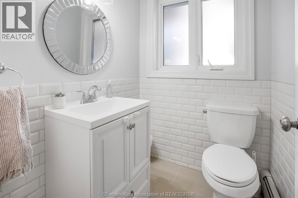 32 Lynnwood Drive, Chatham, ON - Indoor Photo Showing Bathroom