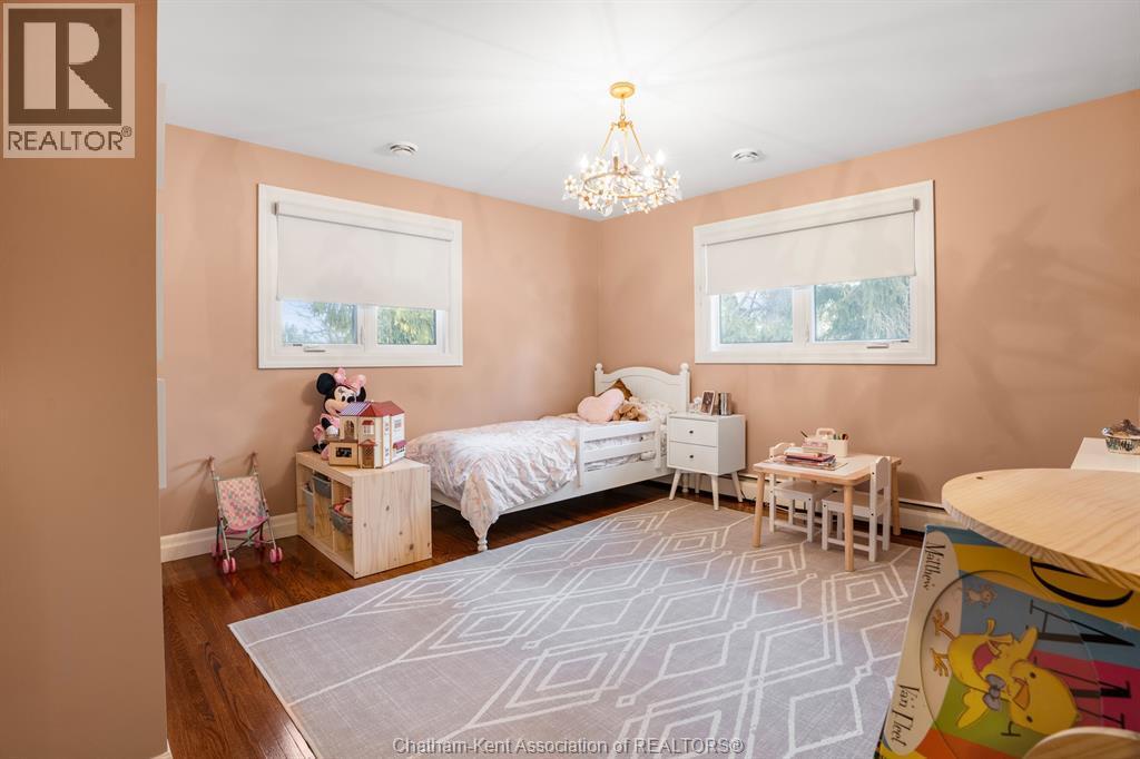32 Lynnwood Drive, Chatham, ON - Indoor Photo Showing Bedroom
