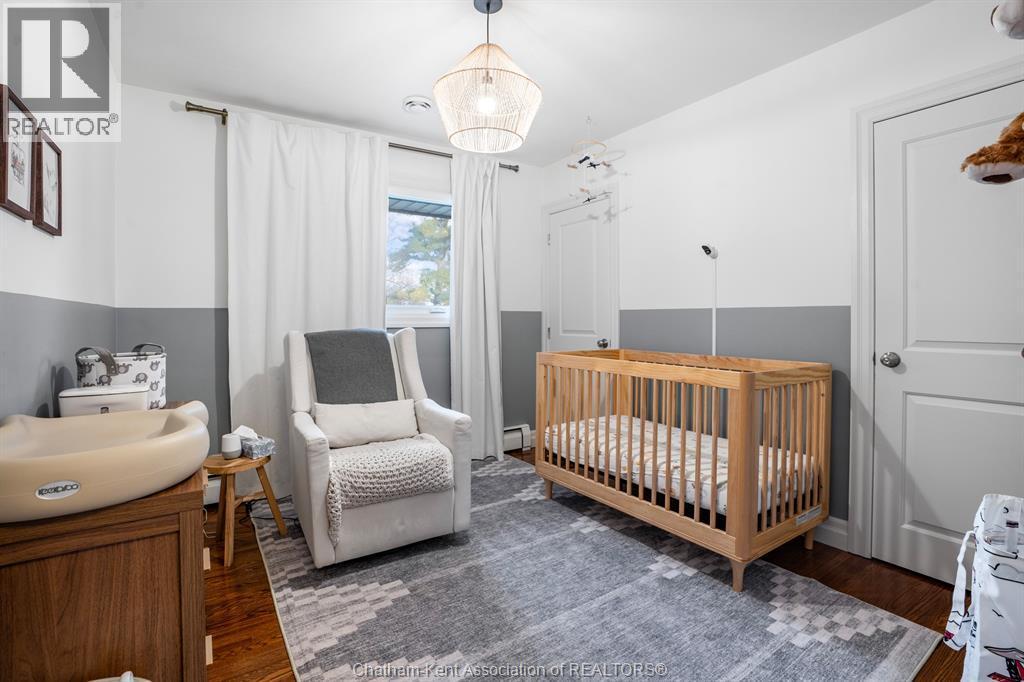 32 Lynnwood Drive, Chatham, ON - Indoor Photo Showing Bedroom