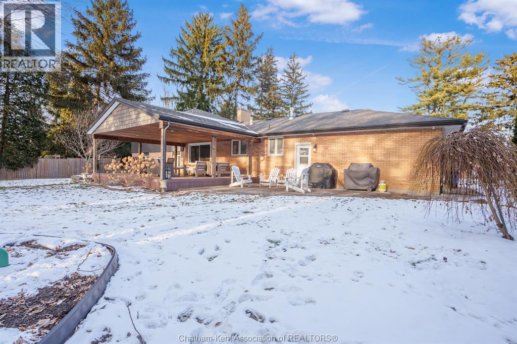 32 Lynnwood Drive, Chatham, ON - Outdoor With Deck Patio Veranda