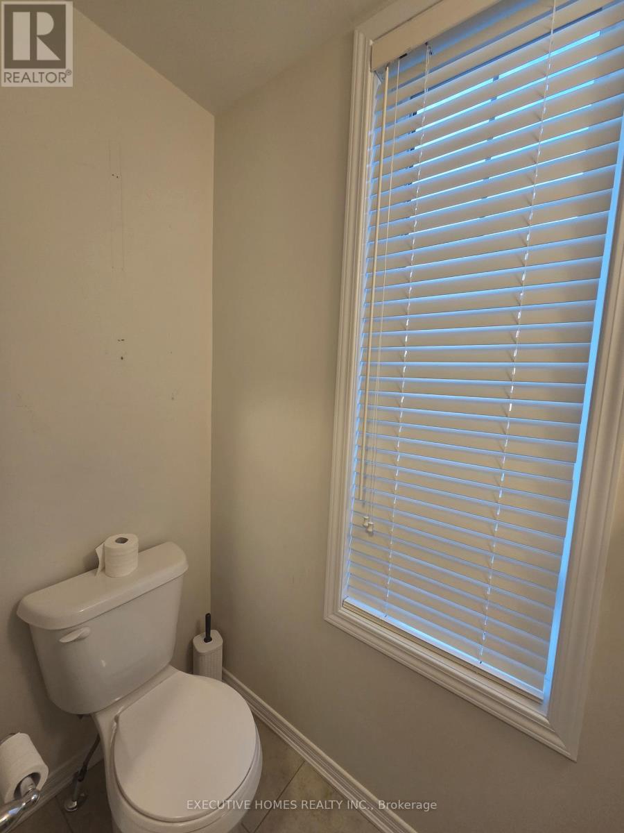 204 Maclachlan Avenue, Haldimand, ON - Indoor Photo Showing Bathroom