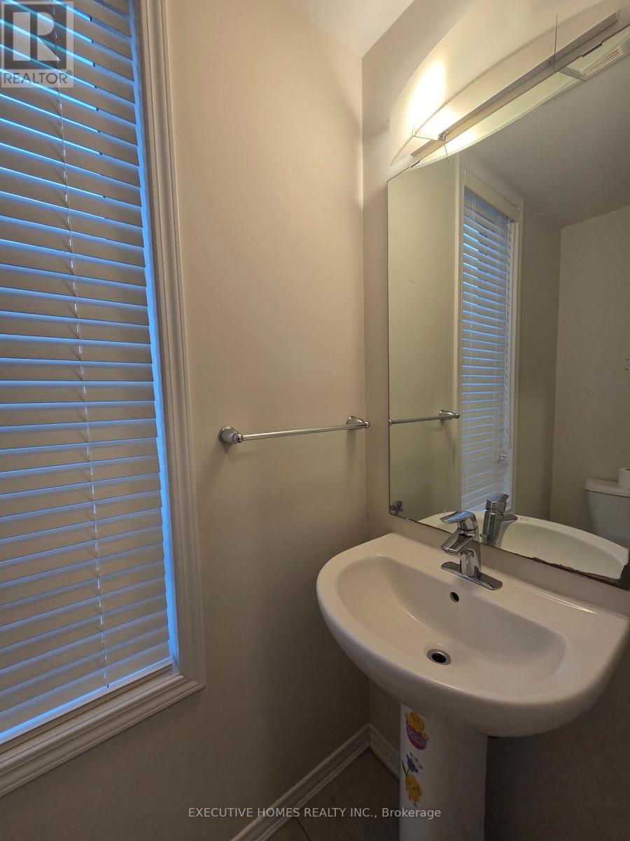 204 Maclachlan Avenue, Haldimand, ON - Indoor Photo Showing Bathroom